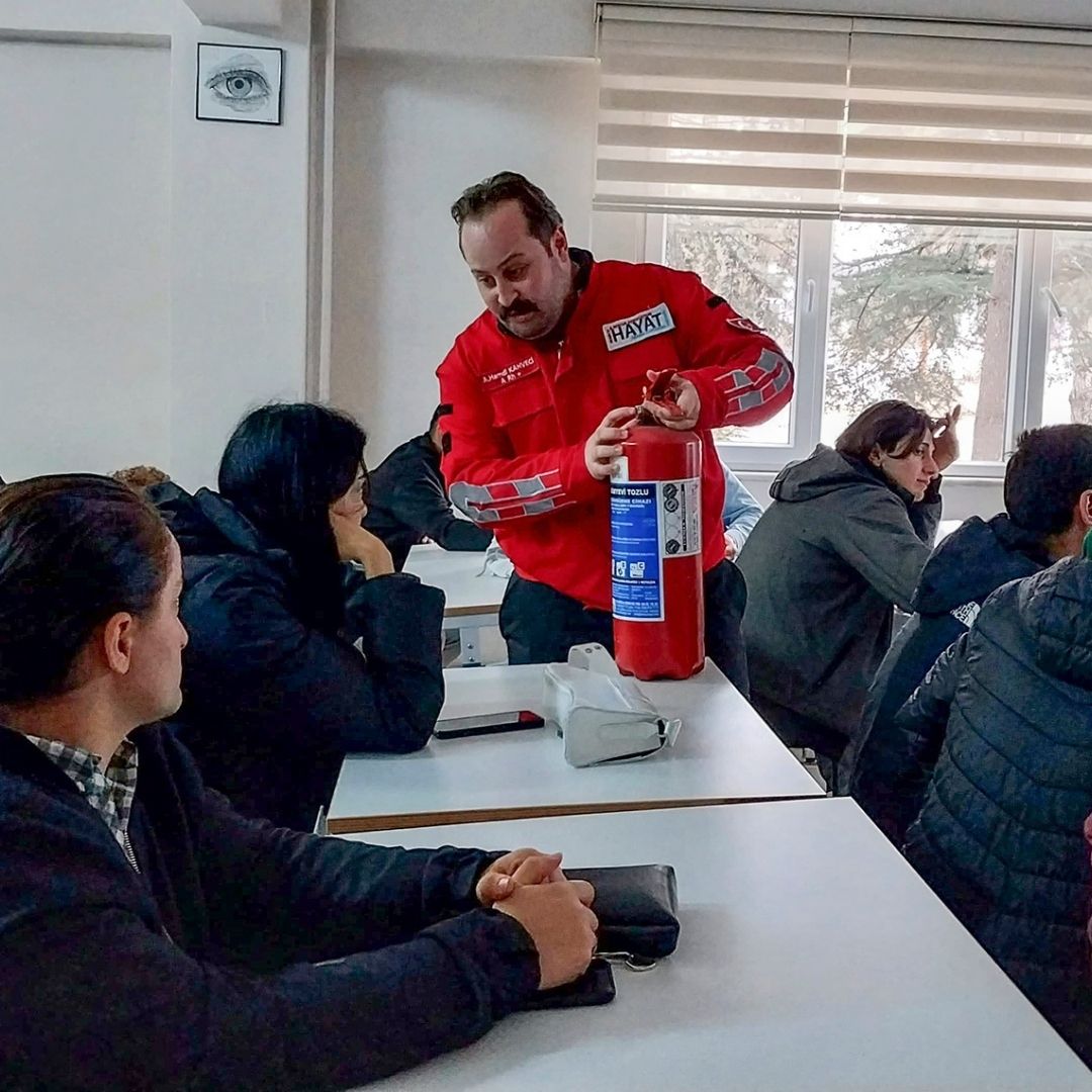 Öğrenciler gönüllü faaliyetlerle gelişiyor