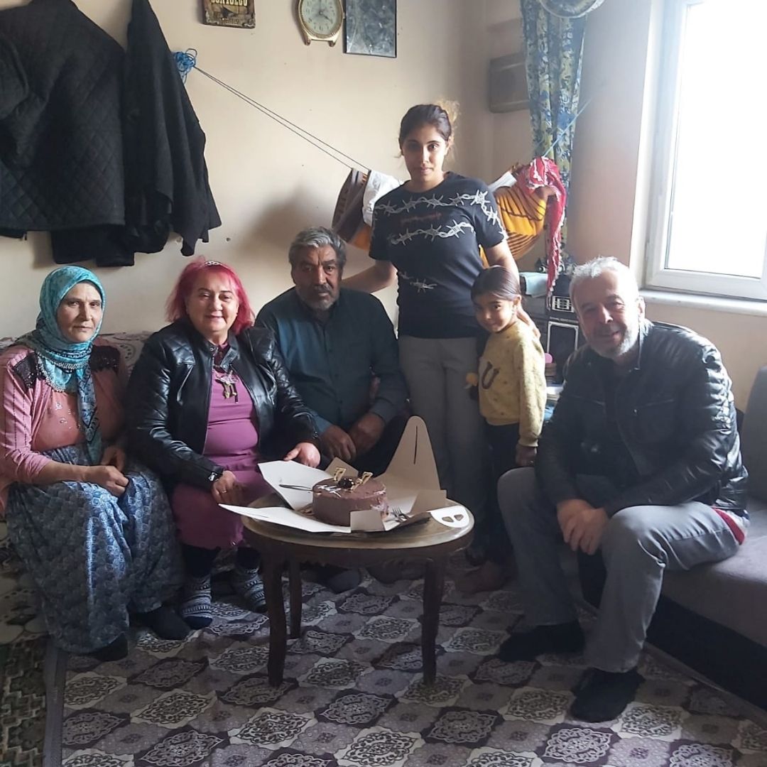 CHP'li Taraklı Belediye Başkan Aday Adayı sevil Gürdoğan esnafı dinliyor