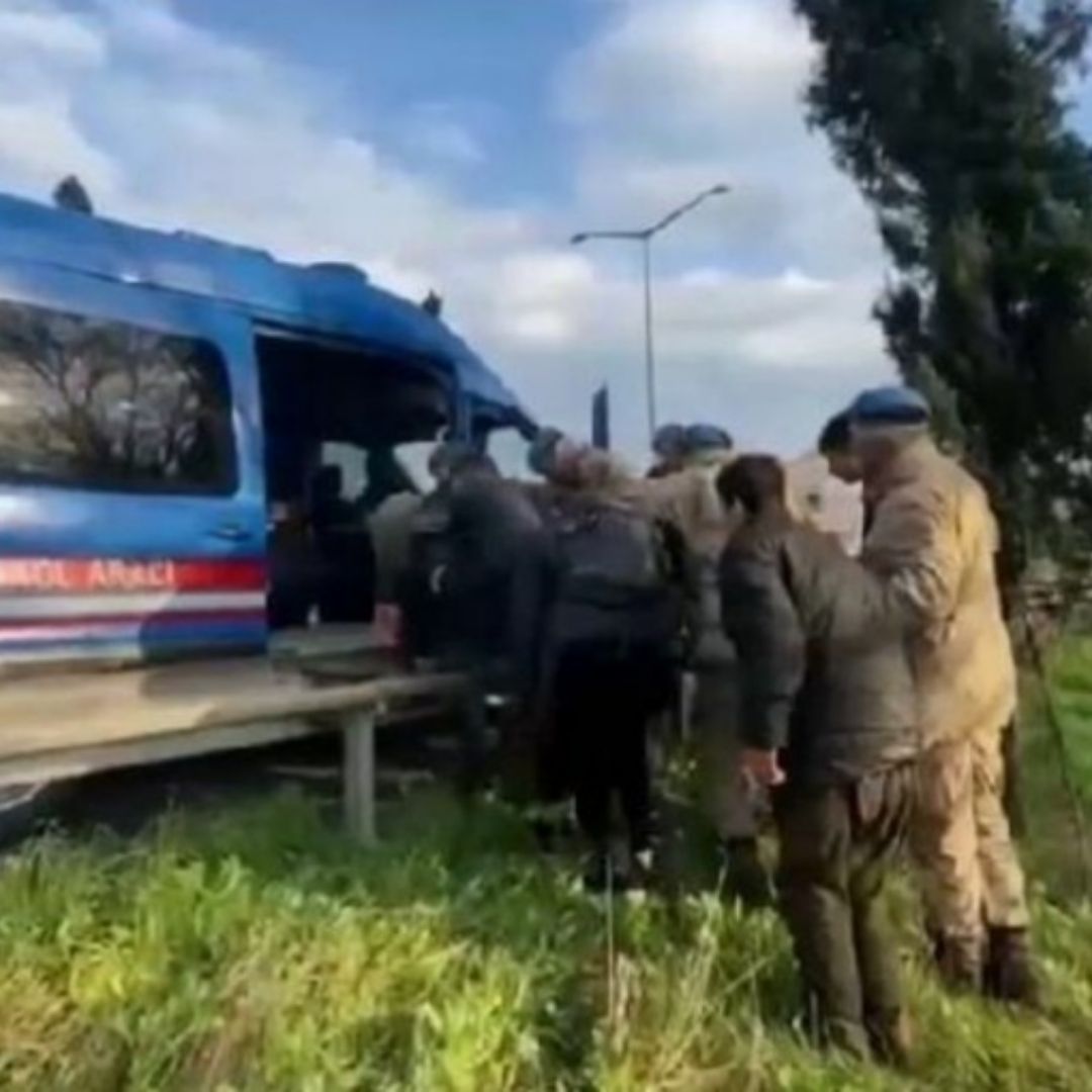 Hendek'te göçmen kaçakçılığı operasyonu; 19 Kişi yakalandı