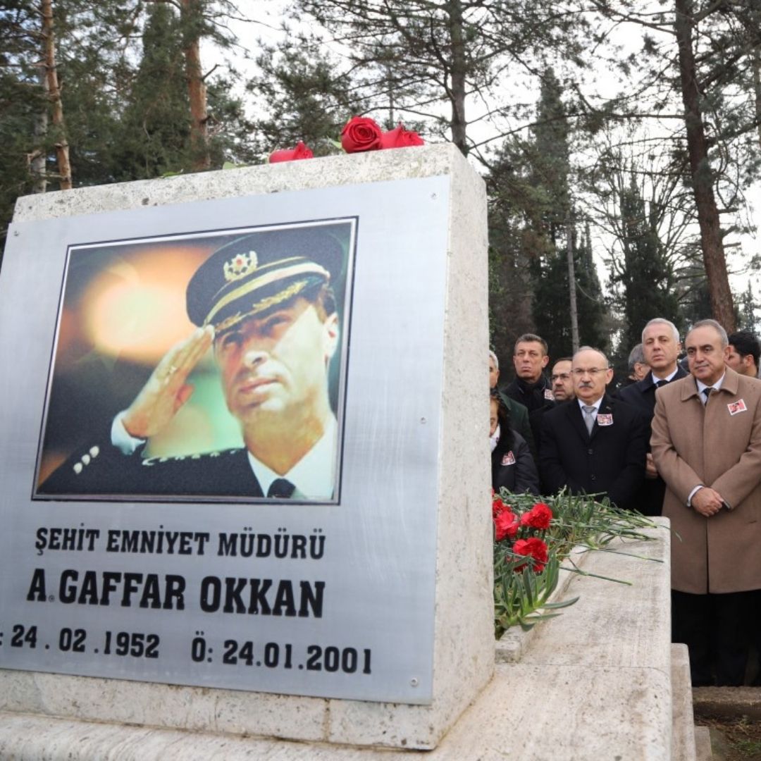 Şehit Ali Gaffar Okkan Hendek'te mezarı başında anıldı