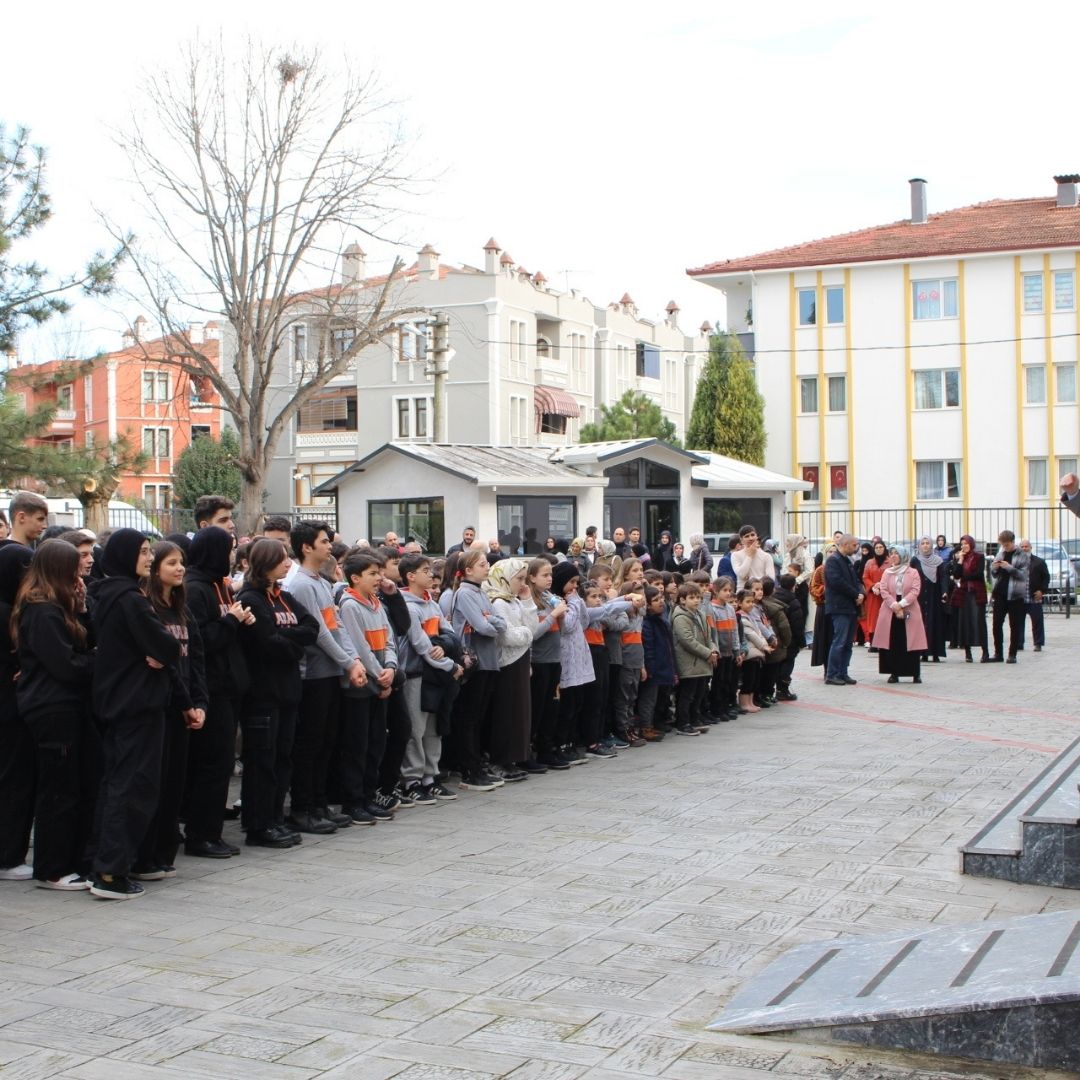 İLİM ŞENLİĞİNDE GÖSTERİ UÇUŞU