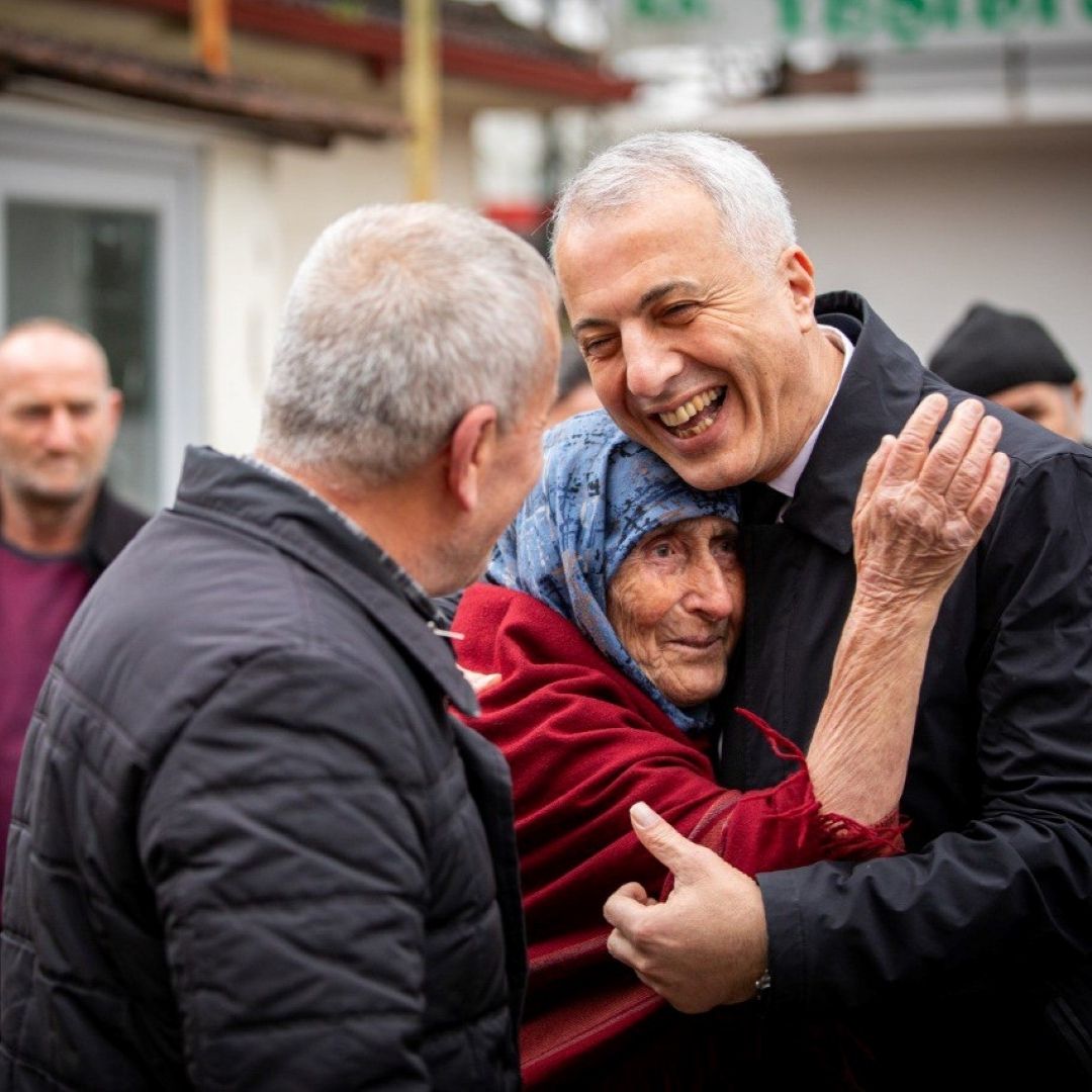 Başkan Babaoğlu'nun Yeşilyurt ziyareti sevgi seline dönüştü