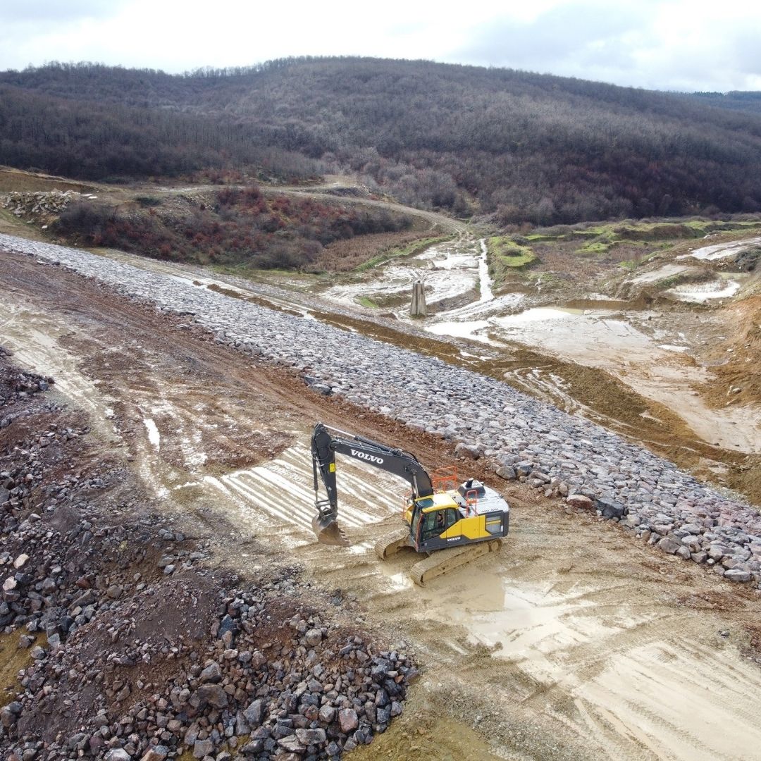 Sakarya Adapazarı Kışlaköy göleti'nde çalışmalar aralıksız devam ediyor