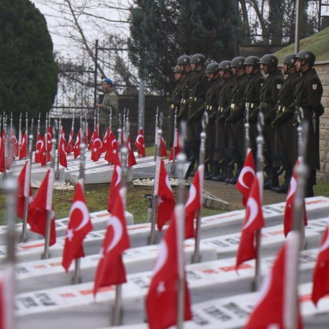 Şehit mezarlarını görenler duygusal anlar yaşadı