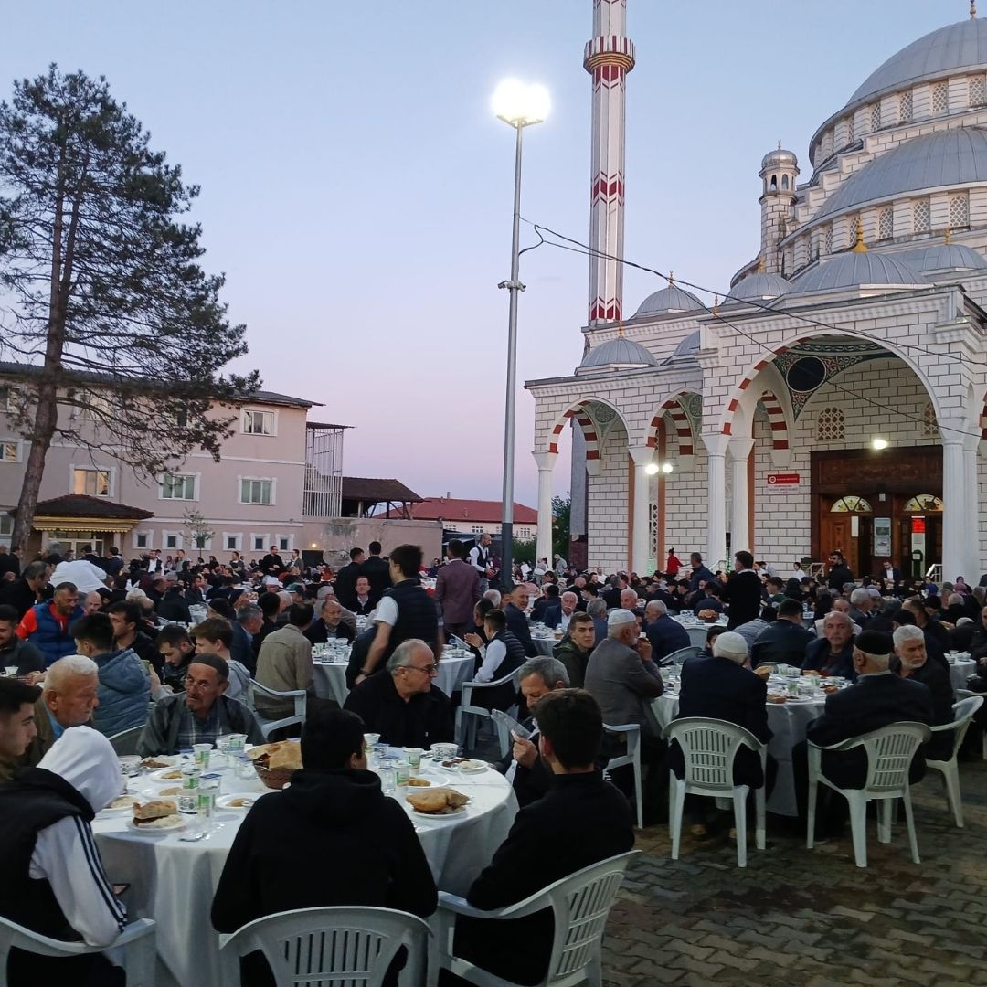 Dernekkırı’nda Geleneksel Kadir Gecesi İftarı