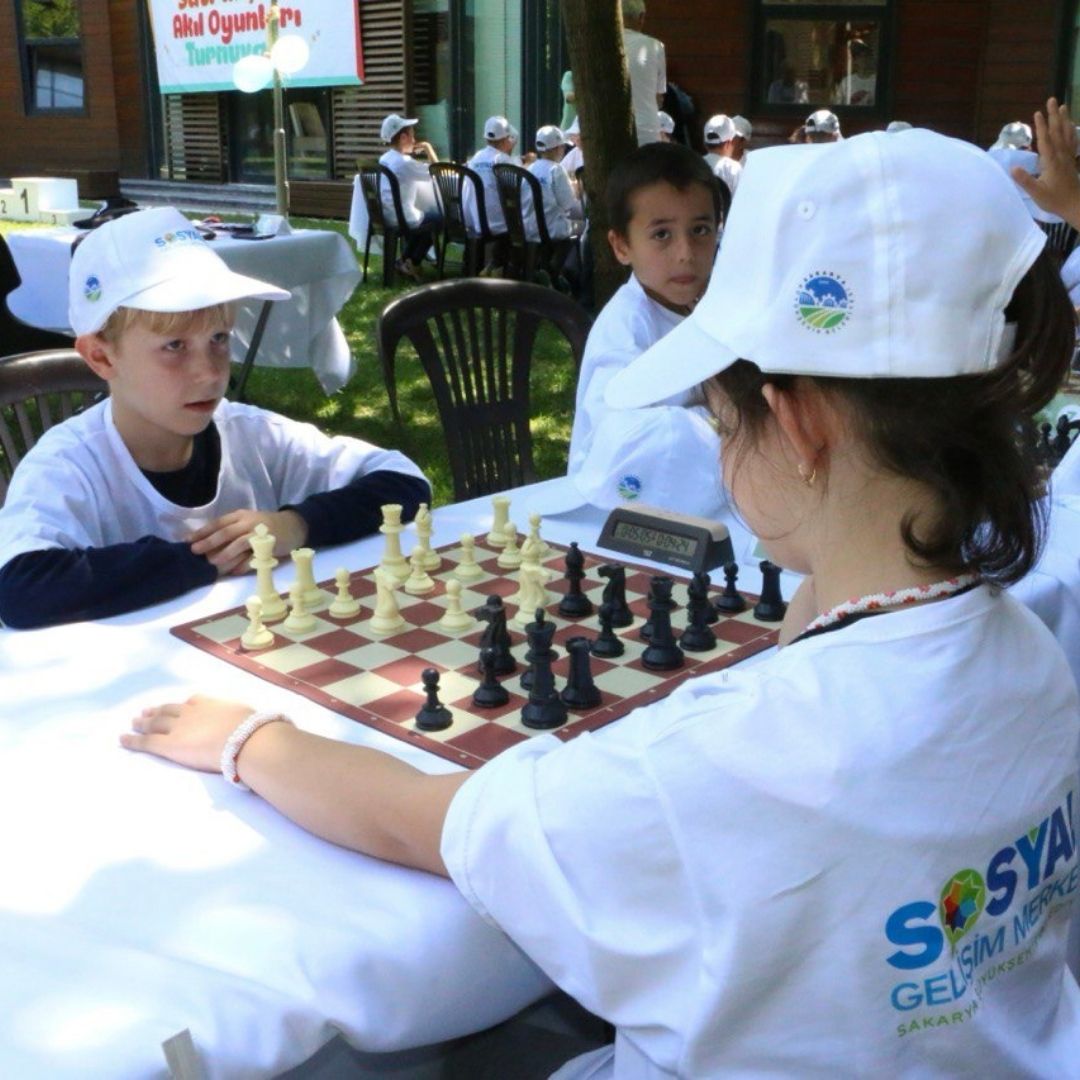 Satranç ve akıl oyunları turnuvasında öğrenciler kıyasıya yarıştı