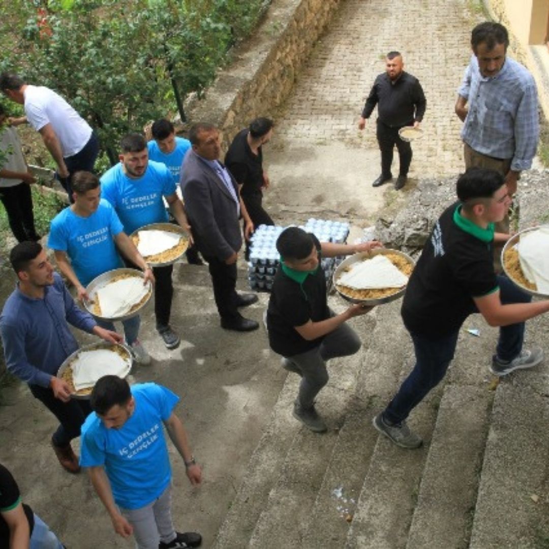 İçdedeler Mahallesi'nde Geleneksel Hayır Pilavı Dayanışma Örneği