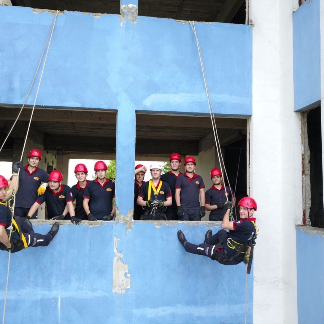 Sakaryalılar yangına müdahaleyi Büyükşehir itfaiyesinden öğreniyor