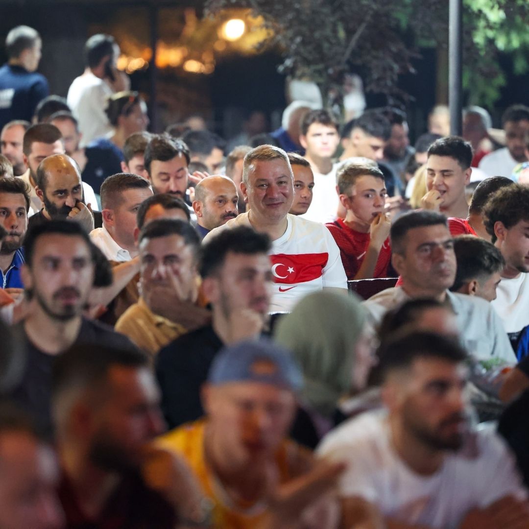 Serdivan'da Milli Maç Heyecanı
