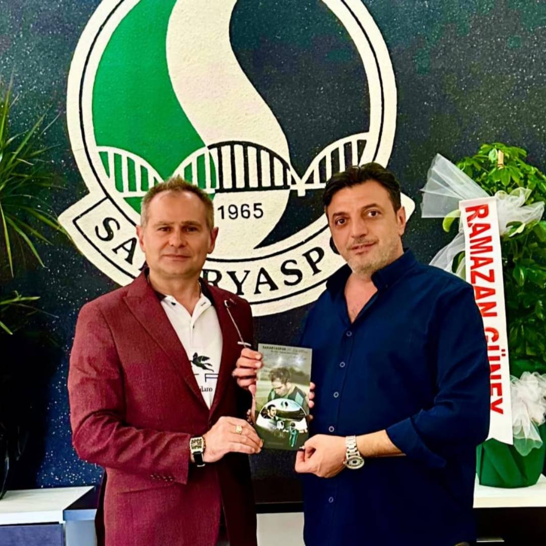 Sakaryaspor'da dostane buluşma: Akif Yener ve Başkan Gökhan İn bir araya geldi