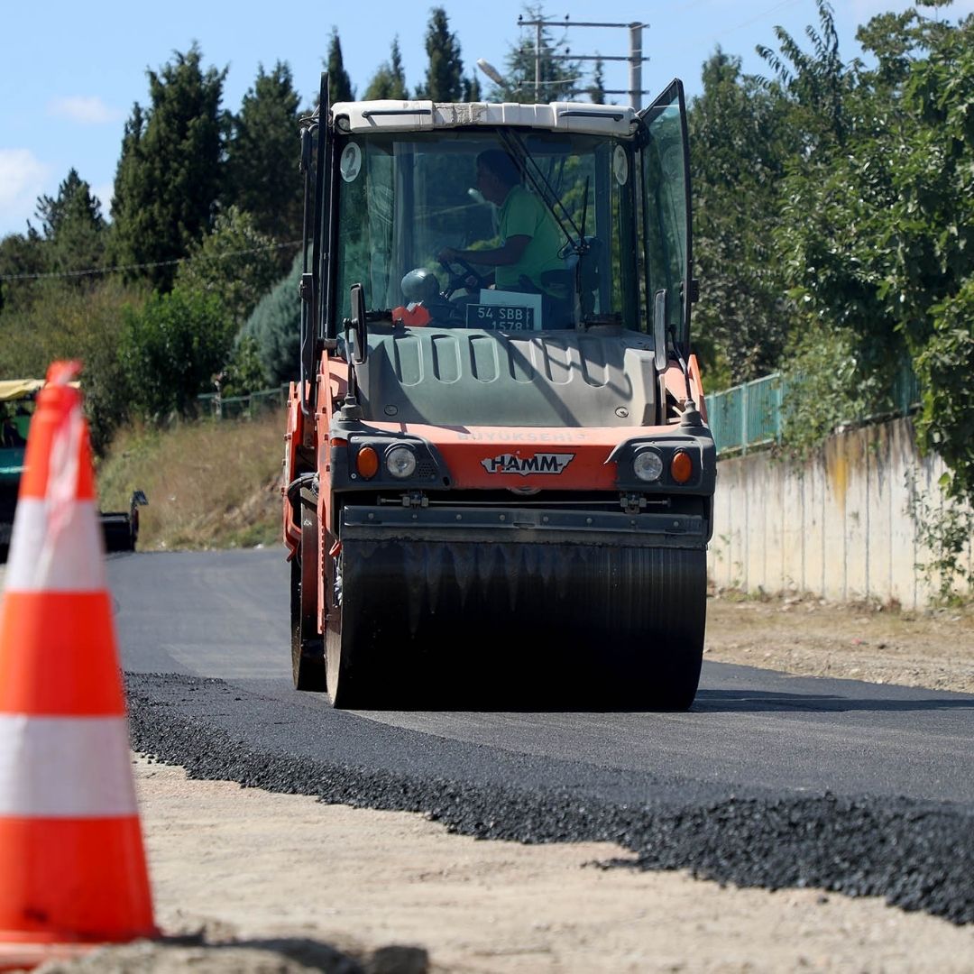 Büyükşehir şehrin caddelerini yeni yüzüne kavuşturuyor: Yenikent’teki o güzergahta işlem tamam