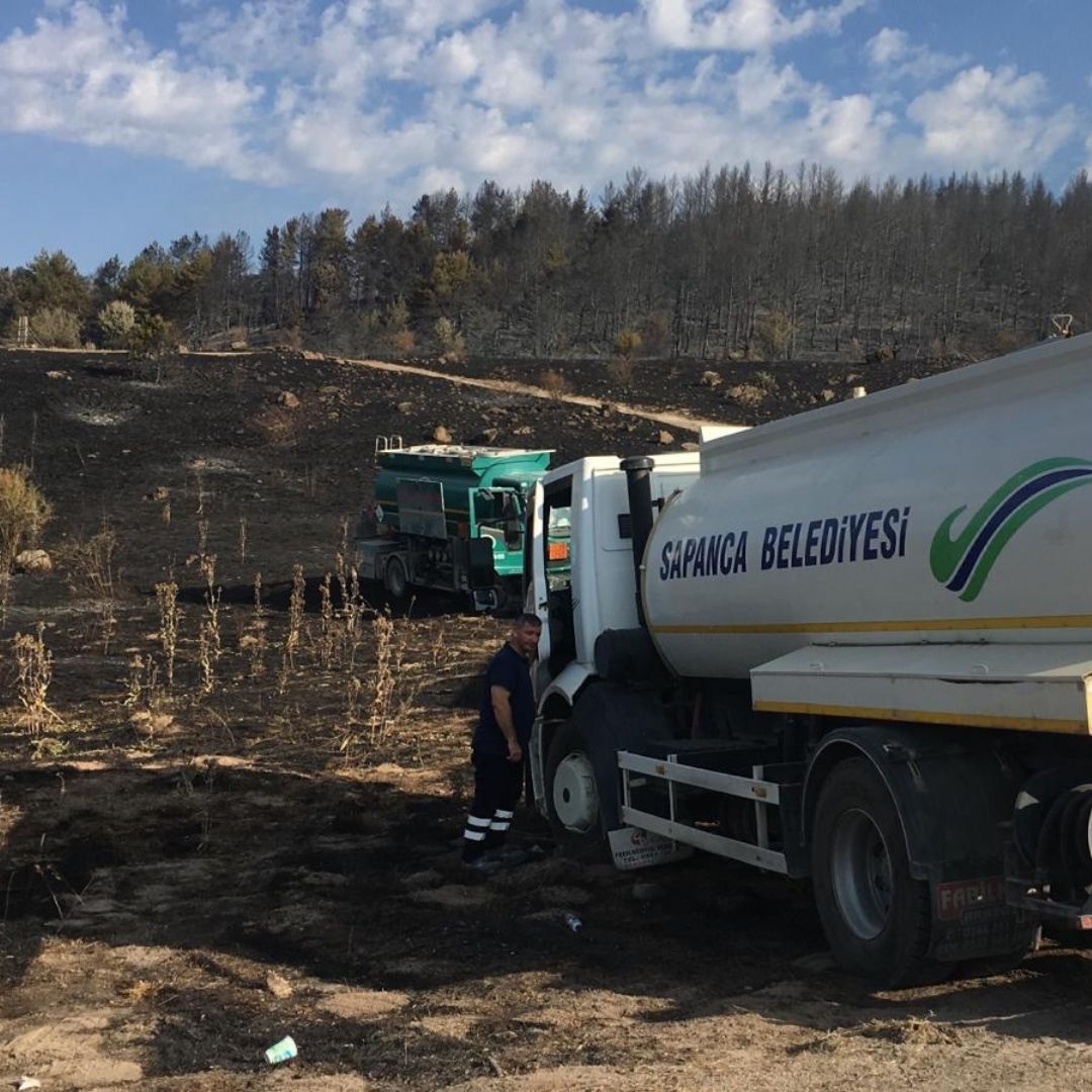 Sapanca’dan Yangınla Mücadeleye Dört Su Tankeri Desteği