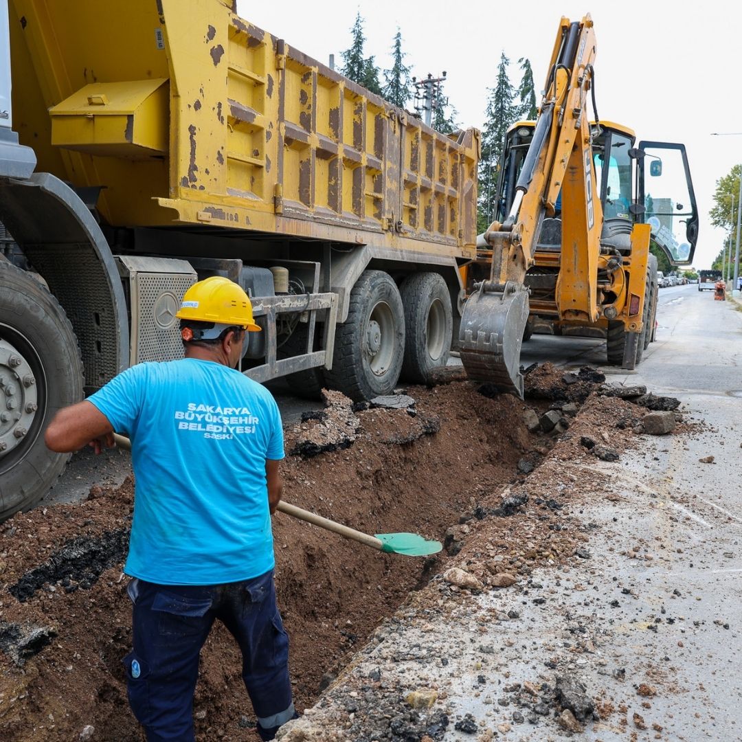 Arifiye’nin altyapısına yeni bir içme suyu hattı daha kazandırılıyor