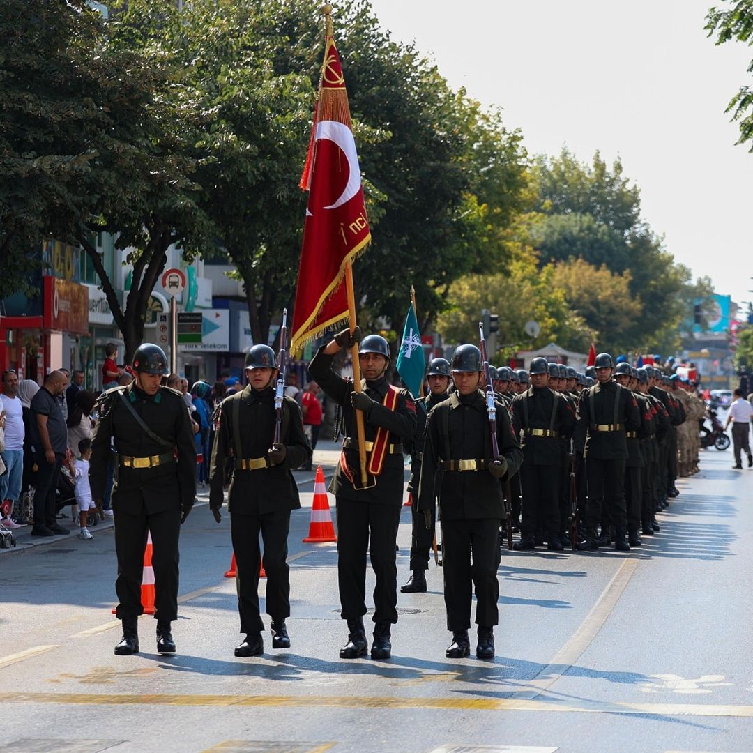 Yusuf Alemdar Sakaryalıların bayram coşkusuna ortak oldu