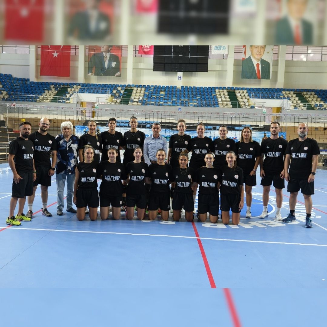 Sakarya Voleybol Spor Kulübü Sultanlar ligi hedefiyle hazırlıklarını sürdürüyor