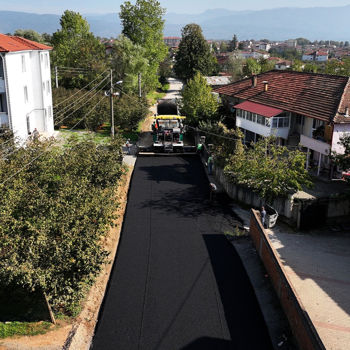 Hendek Kahramanlar Mahallesi asfalt ile buluştu