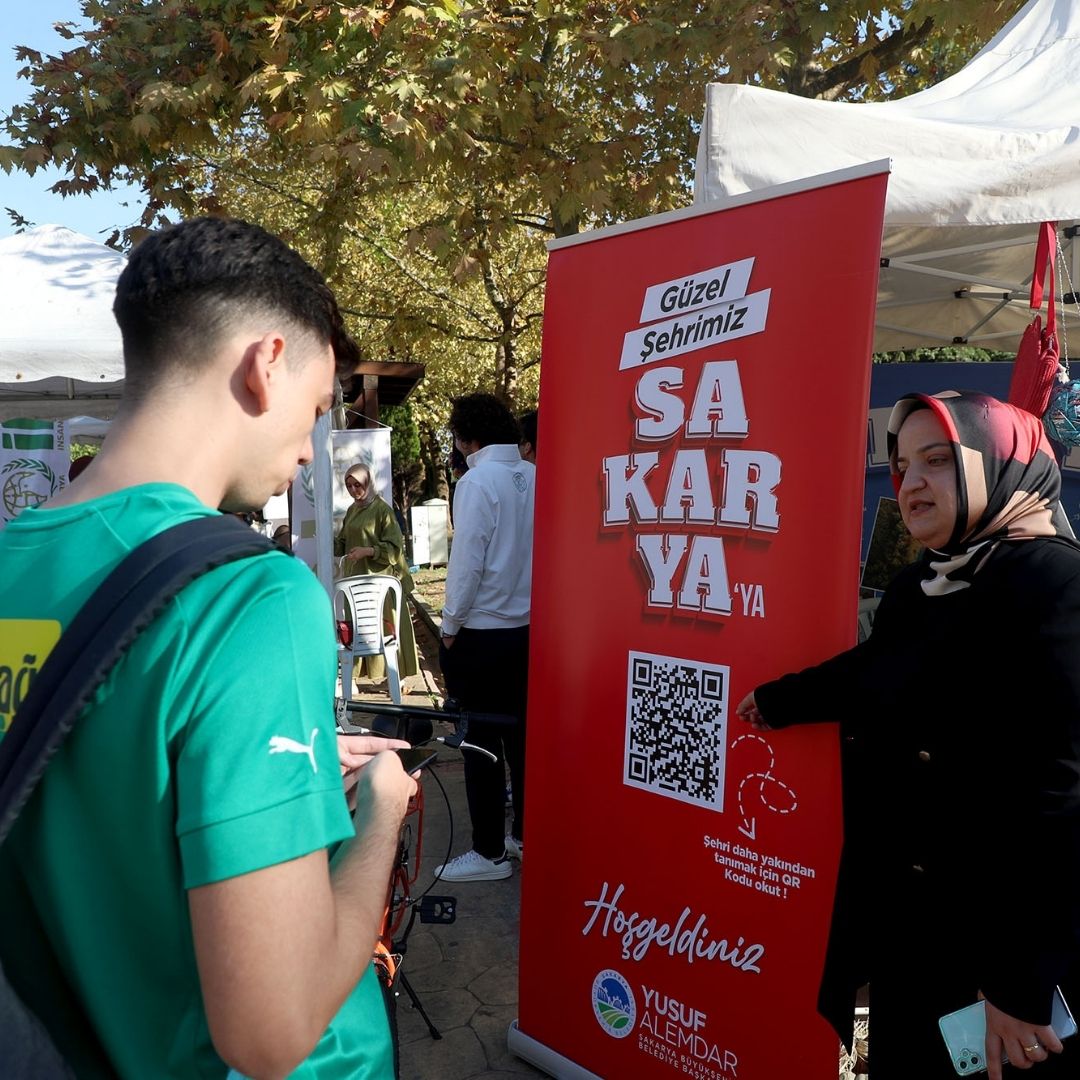 Sakarya’nın yeni misafirleri şehri Büyükşehirle tanıyor