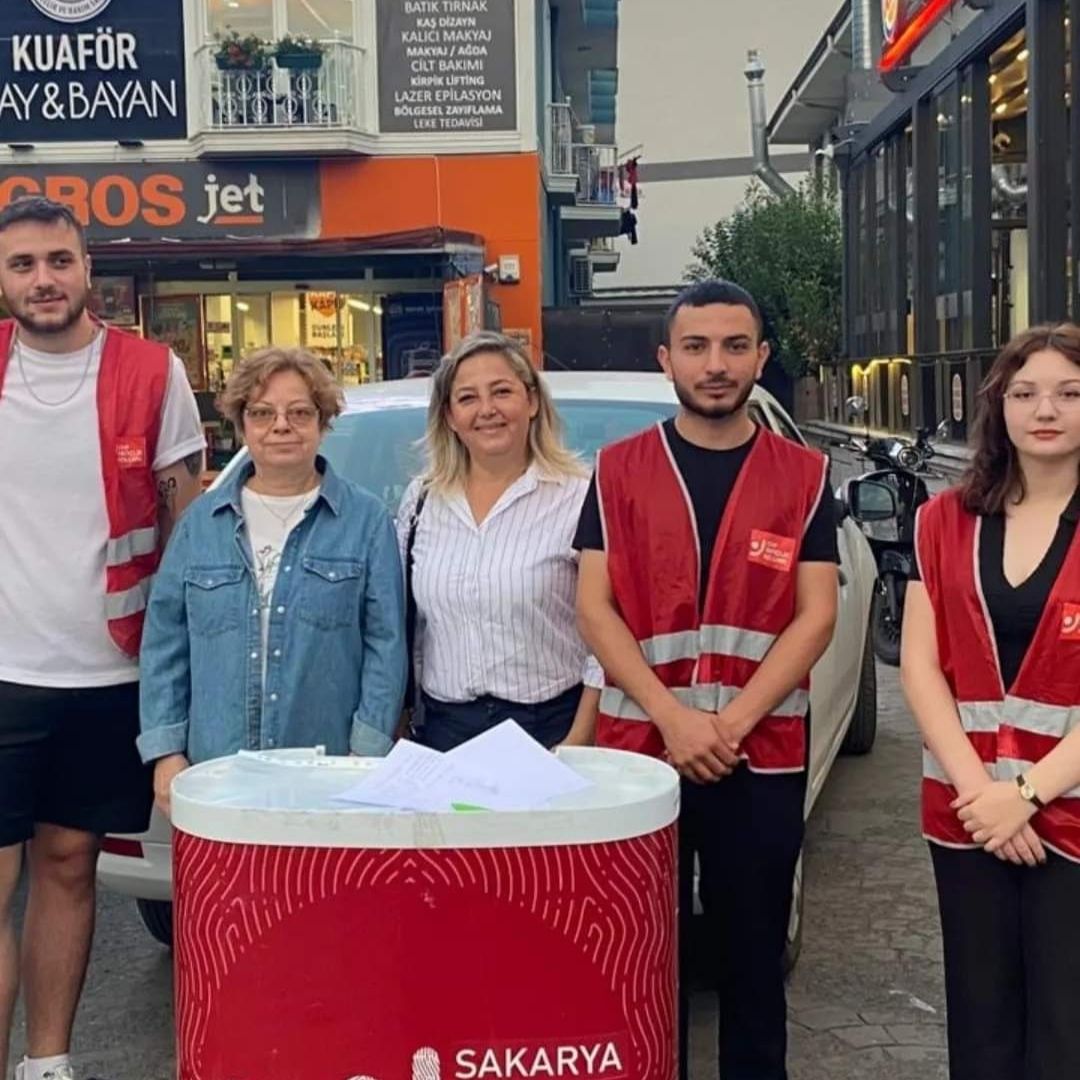 CHP SERDİVAN İLÇE ÖRGÜTÜ, KADINLAR VE ÇOCUKLAR İÇİN İMZA TOPLADI