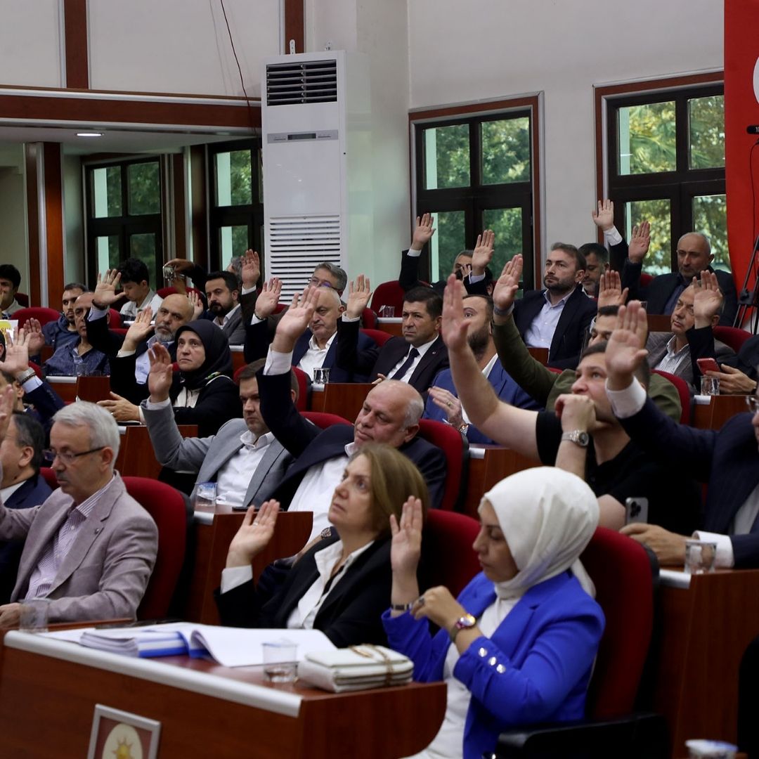 Sakarya’nın yeni yatırımlarına meclis onayı: Ulaşıma 5 yeni metrobüs geliyor