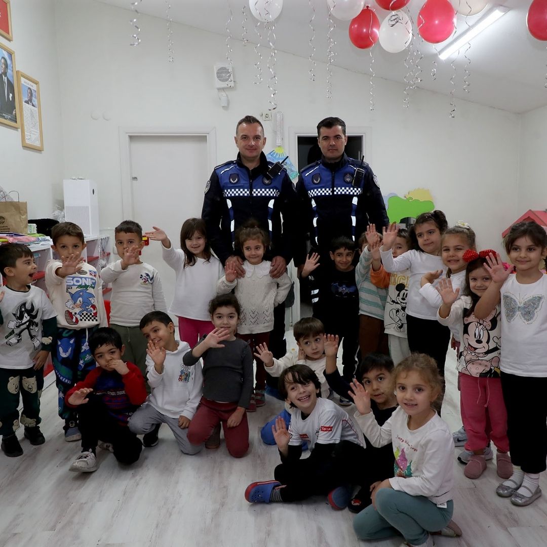 Sakarya’nın minikleri trafik kurallarını Büyükşehir Zabıtası’ndan öğreniyor