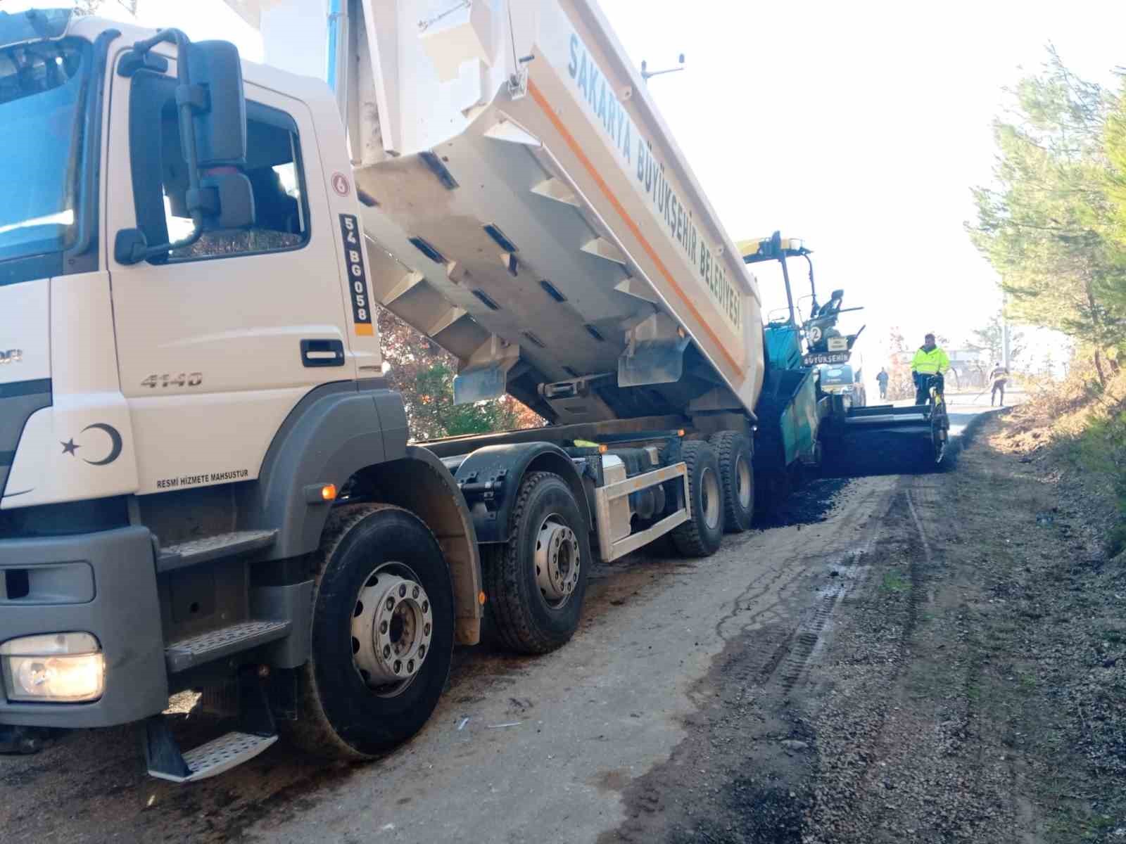 Sakarya’da şehrin en uzak noktasına asfalt atağı