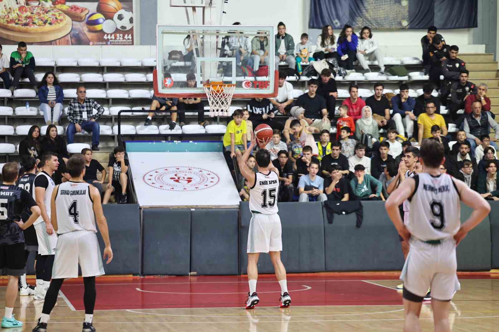 Sakarya Büyükşehir Basket sezonun ilk yarısını seyircisi önünde kapatıyor