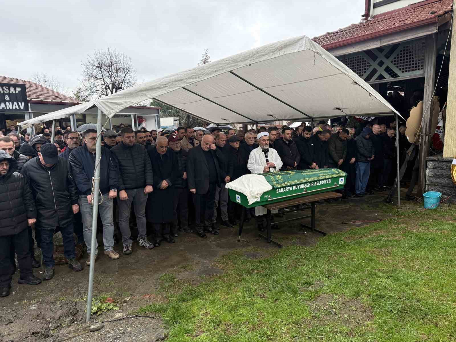 Dönemin kara kutusu olarak bilinen suç örgütü lideri Hadi Özcan, Sakarya’da toprağa verildi