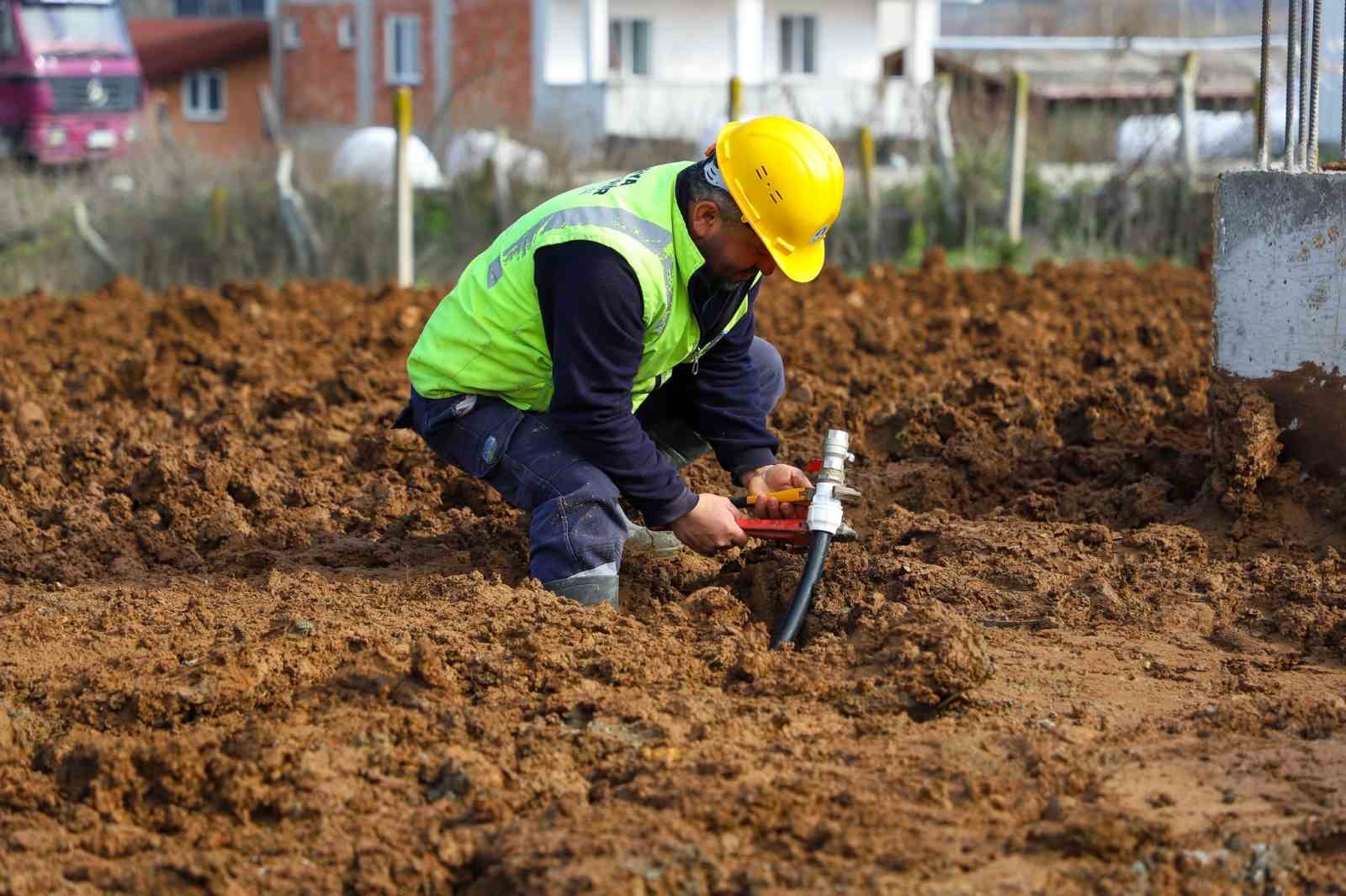 Güçlü altyapı için her türlü şartlarda sahadalar