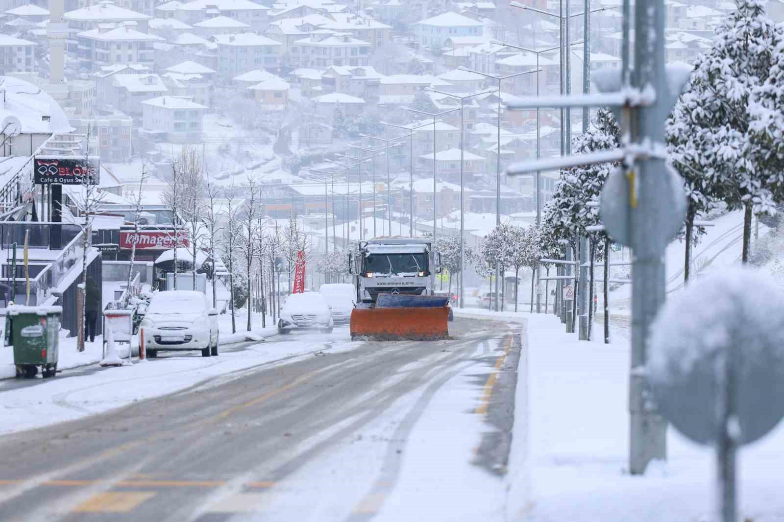 Sakarya’da kar sebebi ile kapanan 43 grup yolu ulaşıma açıldı