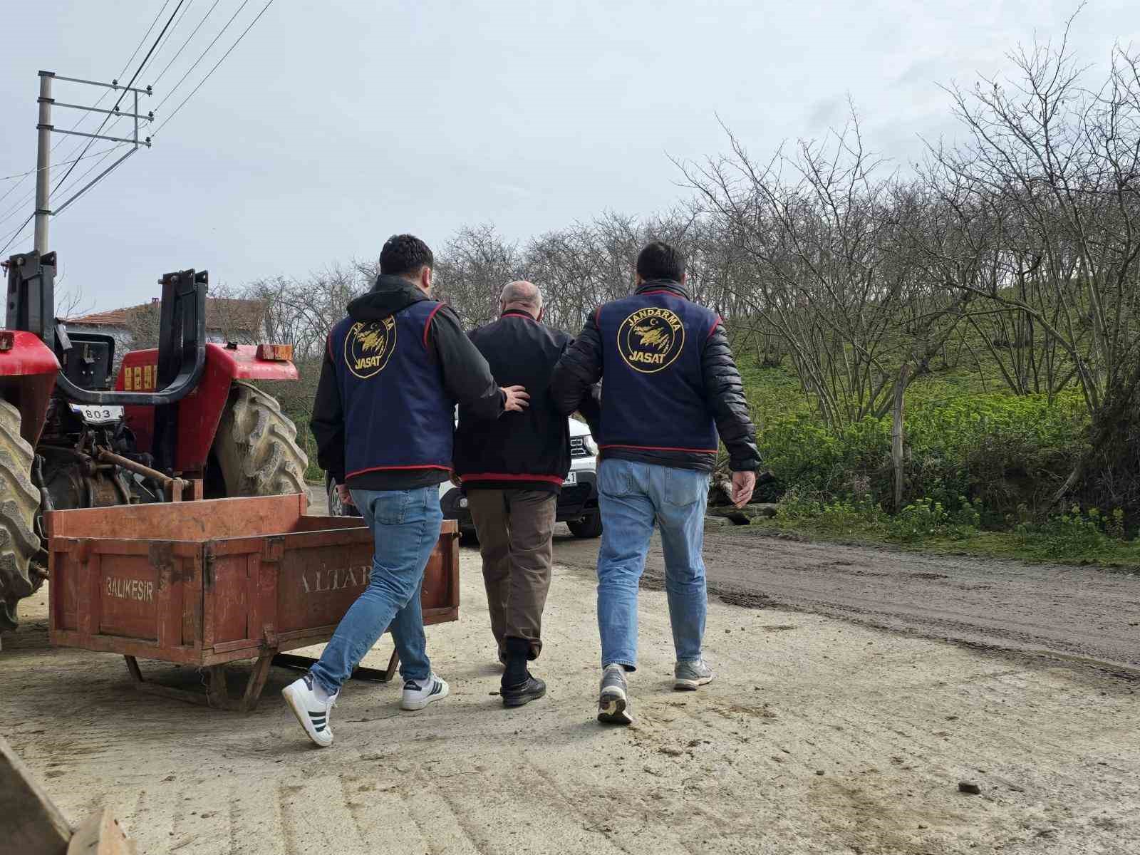 10 yıl hapis cezası olan şüpheli, jandarma ekiplerince yakalandı