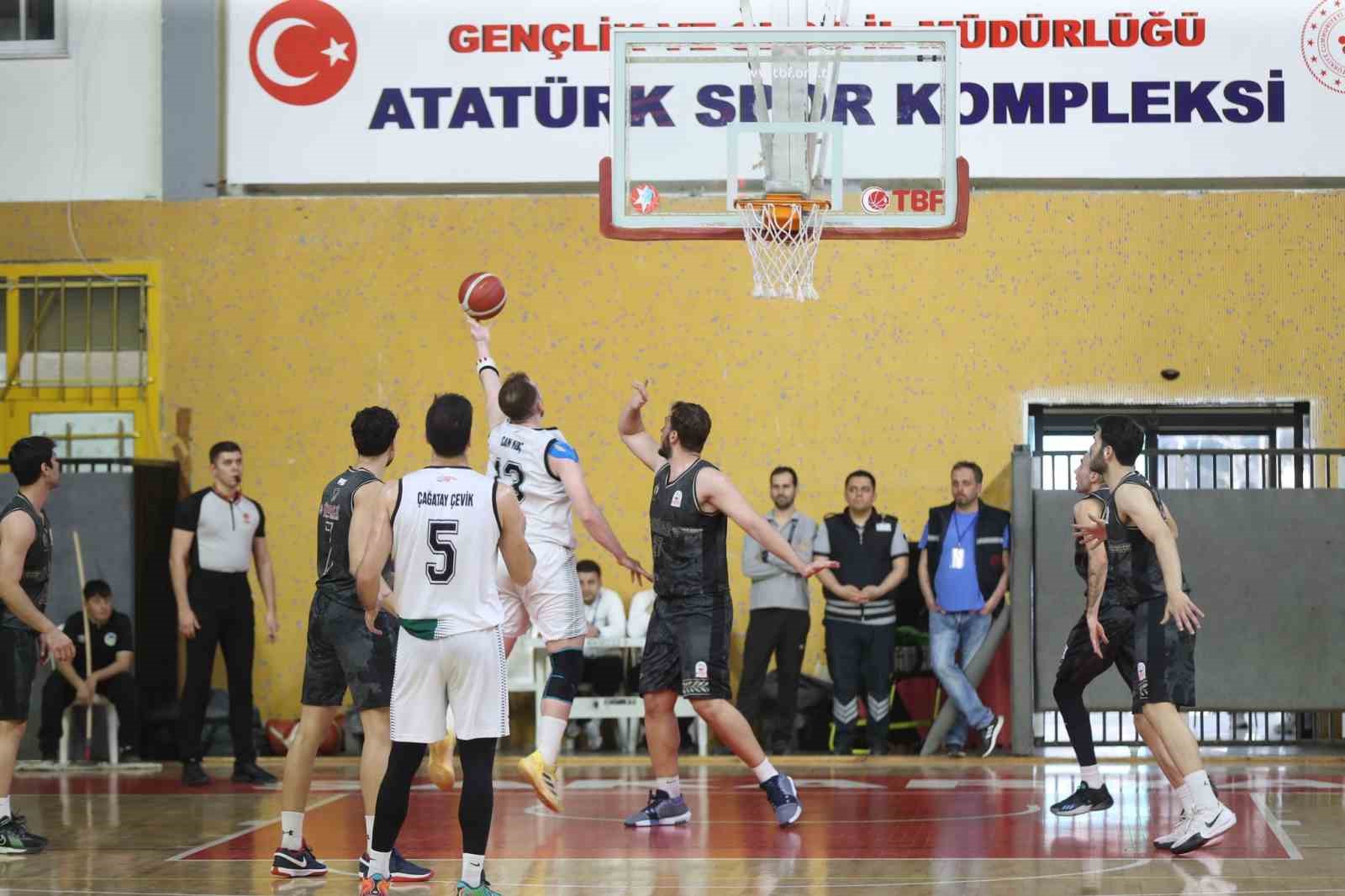 Sakarya Büyükşehir basket takımı turu geçti