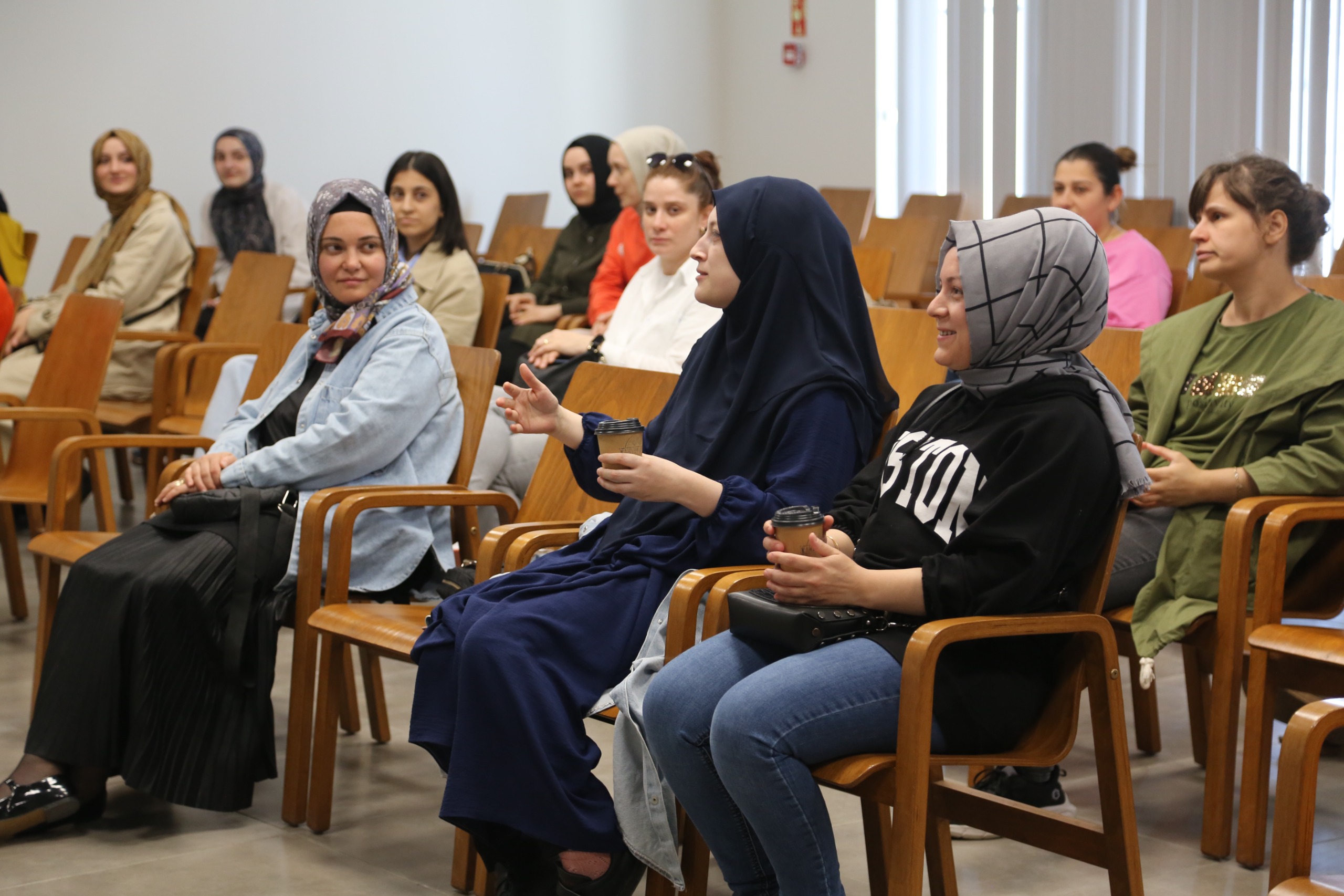 Serdivan’da Aile İçi İletişim Seminerine Yoğun İlgi