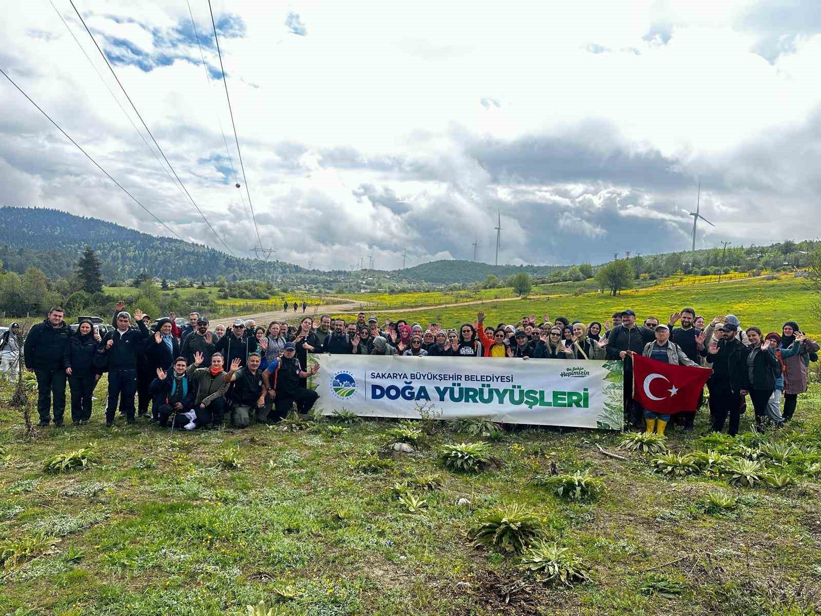 Doğa tutkunları Karagöl’ün eşsiz manzarasını adım adım keşfetti