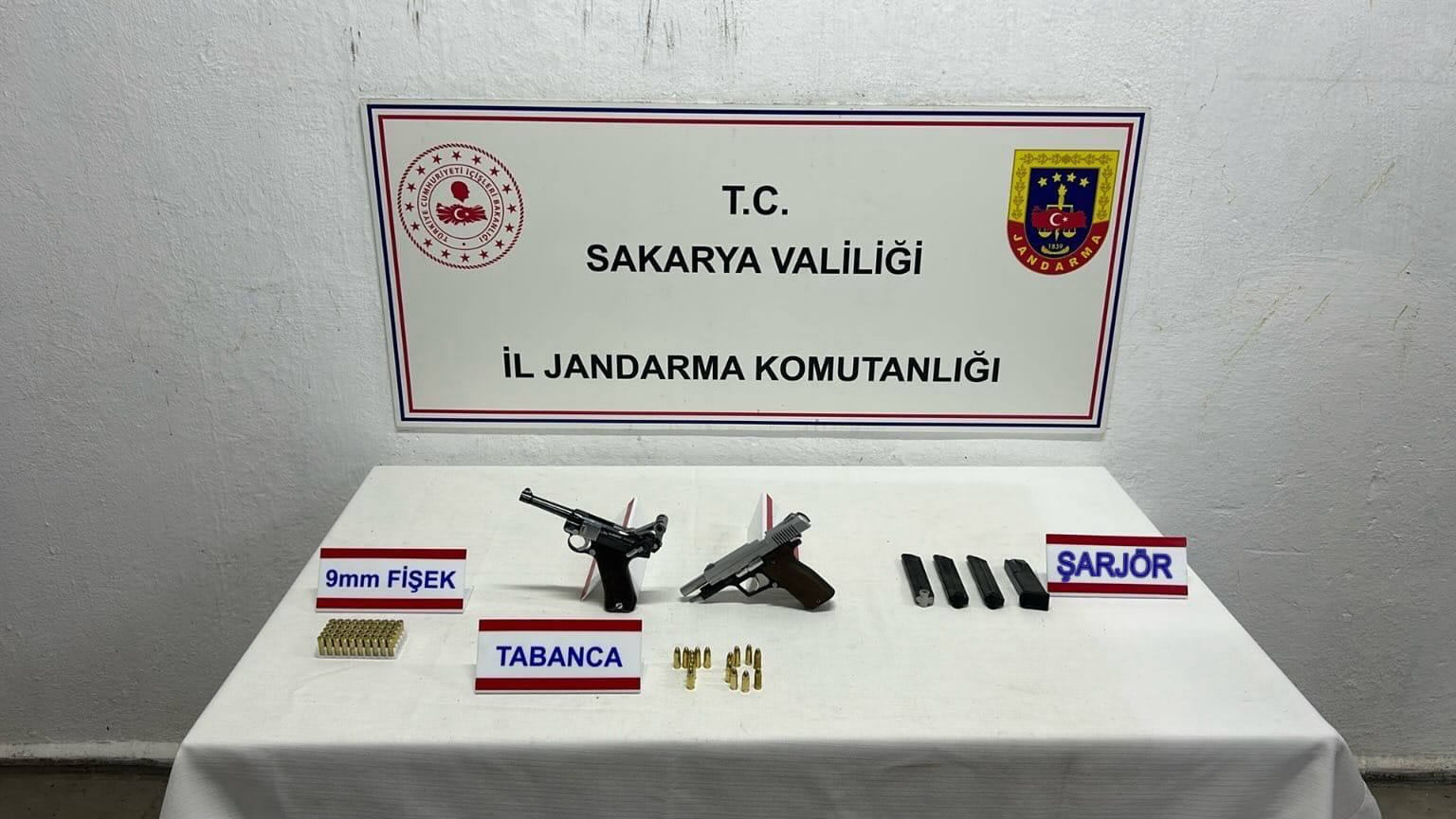 Sakarya’da Kaçakçılık Operasyonu: Silah ve Fişek Ele Geçirildi