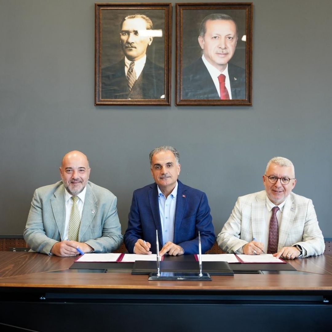 Sakarya Üniversitesi ile TAYSAD Arasında Otomotiv Alanında İş Birliği Protokolü