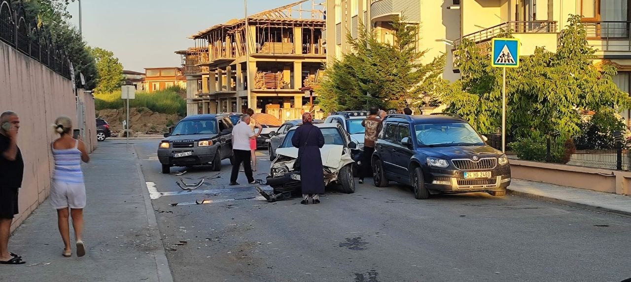 Sakarya’da eşine sinirlenen kadın cip ile dehşet saçtı