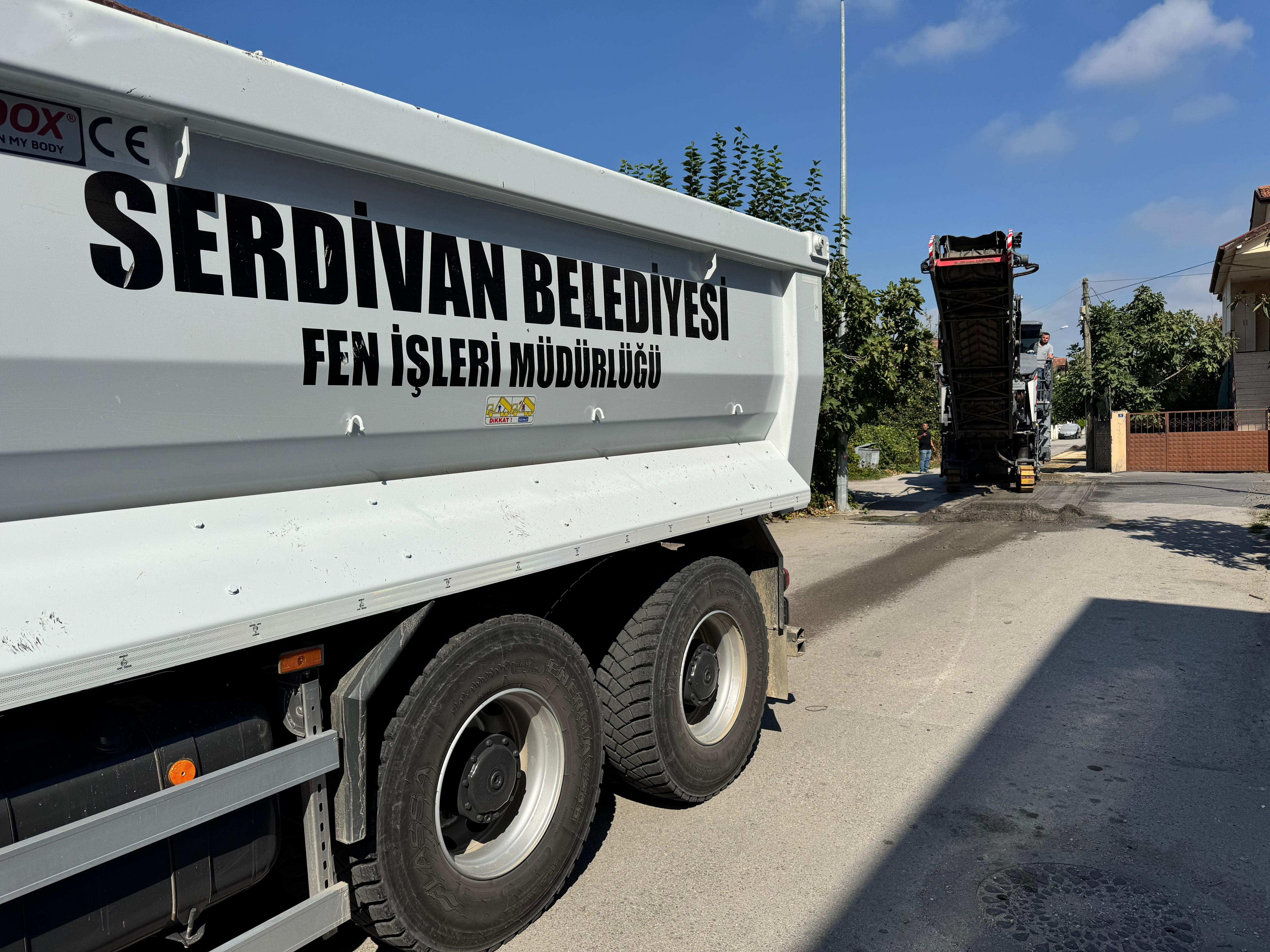 Serdivan'da Asfalt Seferberliği: Köprübaşı Mahallesi'nin Çehresi Yenileniyor