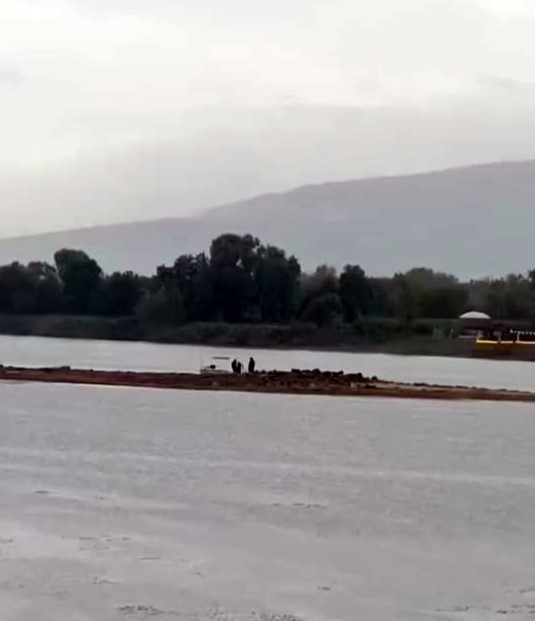 Sapanca’da gizemli taş yapı tekrar ortaya çıktı: Kazma-kürekle bölgeye gidenler merak uyandırdı