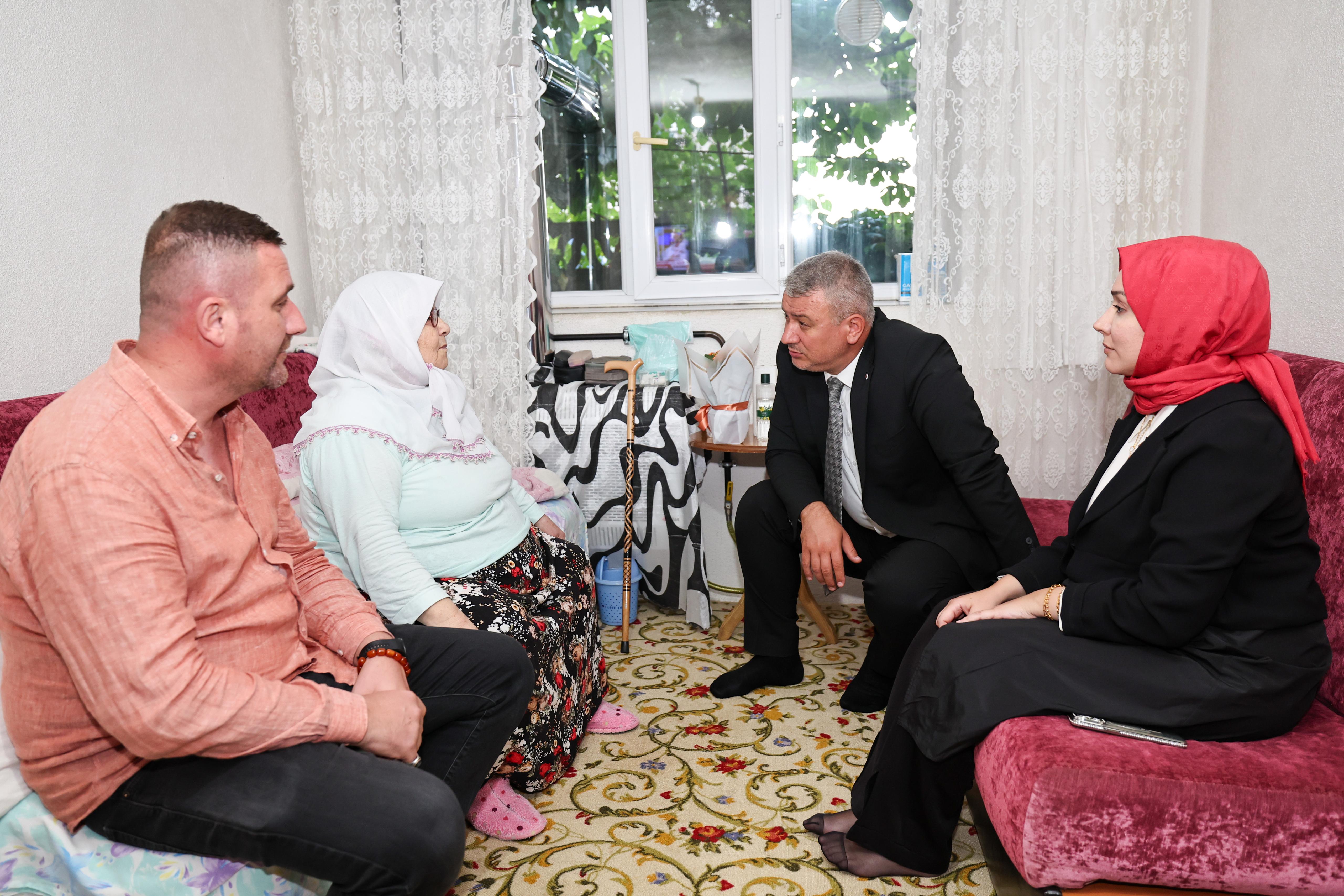 Başkan Çelik'ten Yaşlılara Vefa Ziyareti