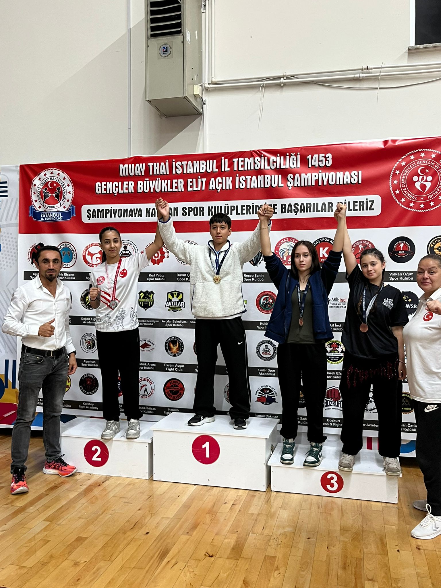 Hendek Şampiyonlar Fight Spor Kulübü İstanbul’dan Madalyalarla Döndü!