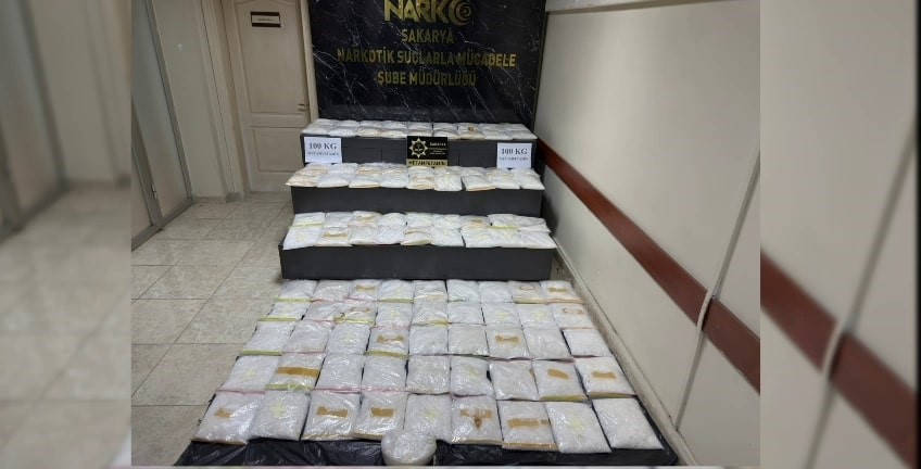 Otoyolda tarihi operasyon: 100 kilo uyuşturucu cipin bagajında bulundu