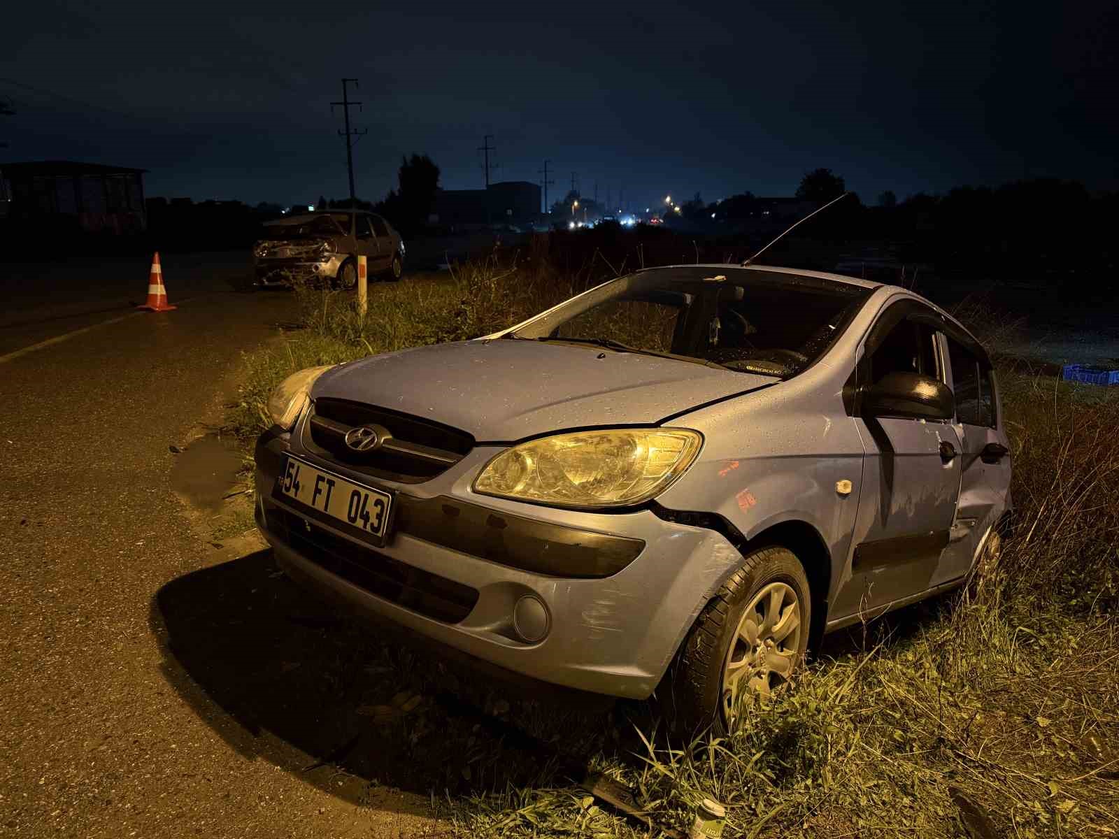 Sakarya’da iki otomobil çarpıştı: 3 yaralı