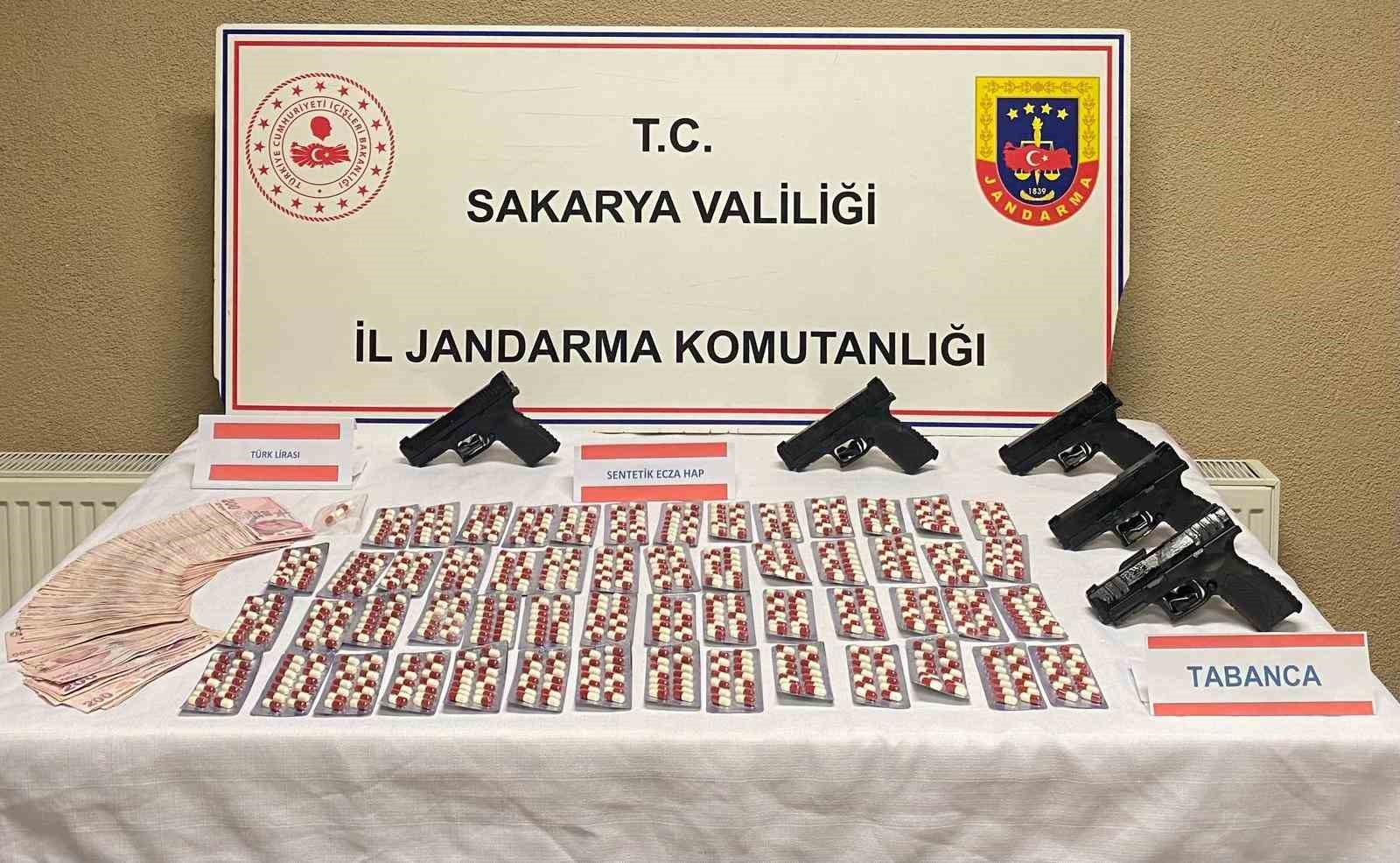 Sakarya’da 773 sentetik ecza ele geçirildi