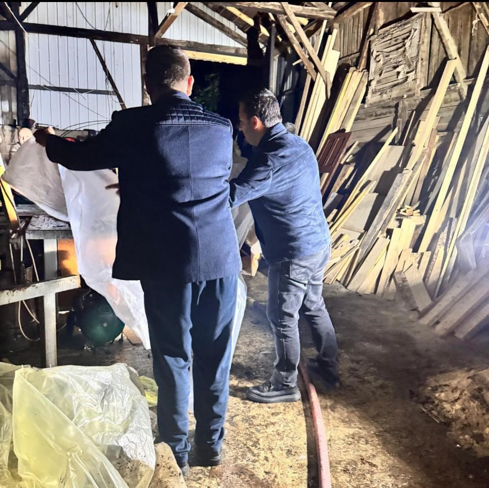 Marangoz atölyesinde çıkan yangın itfaiye ekiplerince söndürüldü