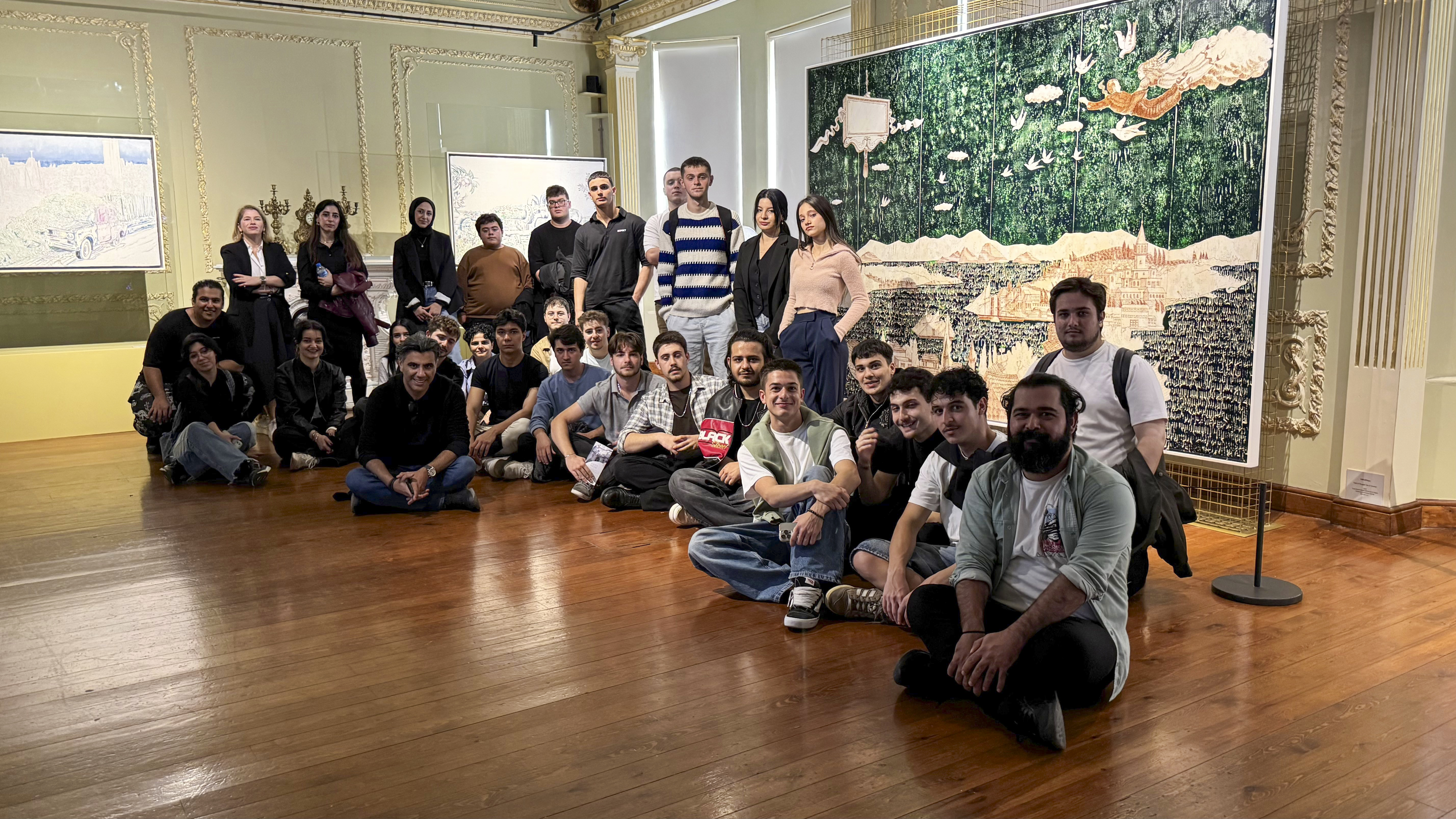 SUBÜ öğrencileri “Gündelik Mucizeler” sergisini gezdi