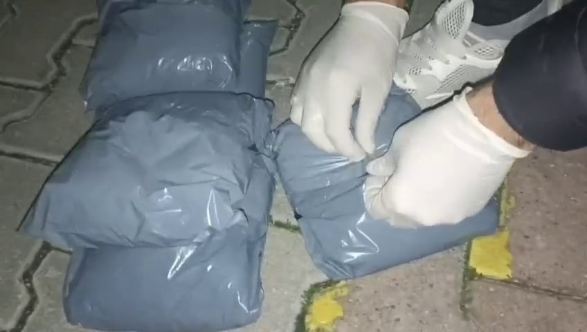 Uyuşturucu sevkiyatında yakalanan emekli polis tutuklandı