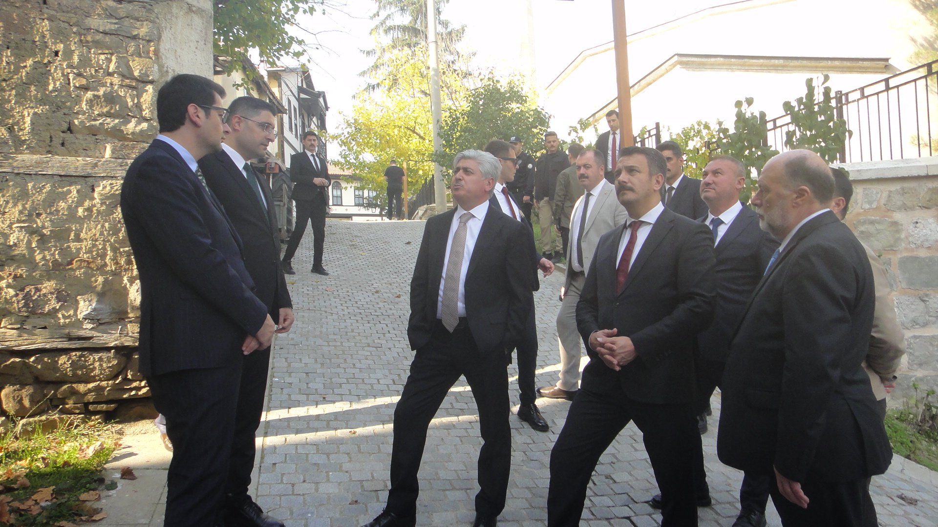 Vali Rahmi Doğan, Hattat Hafız Saim Özel’in Tarihi Evinde İncelemelerde Bulundu