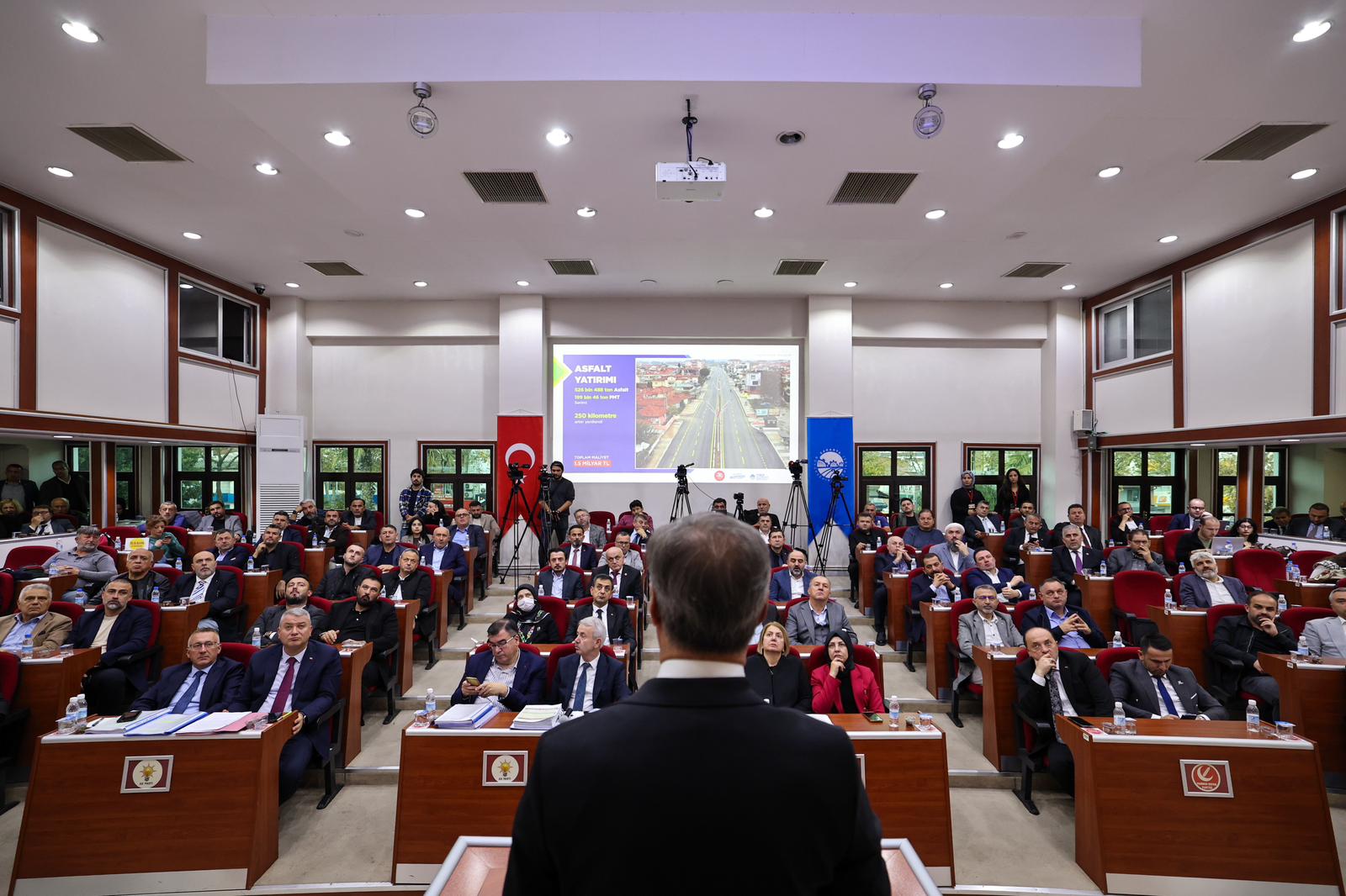 Alemdar: Şehrin geleceğine yön verecek adımları kararlılıkla atıyoruz