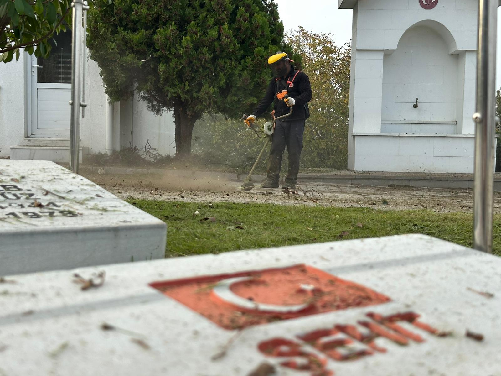 Serdivan Şehitliği’nde Çevre Düzenleme Çalışmaları Tamamlandı