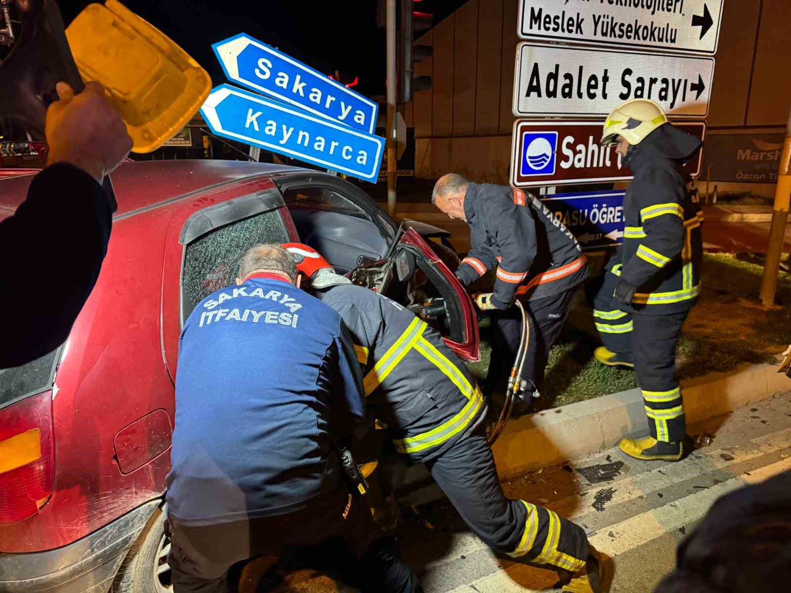 Sakarya’da iki otomobil çarpıştı: 5 yaralı